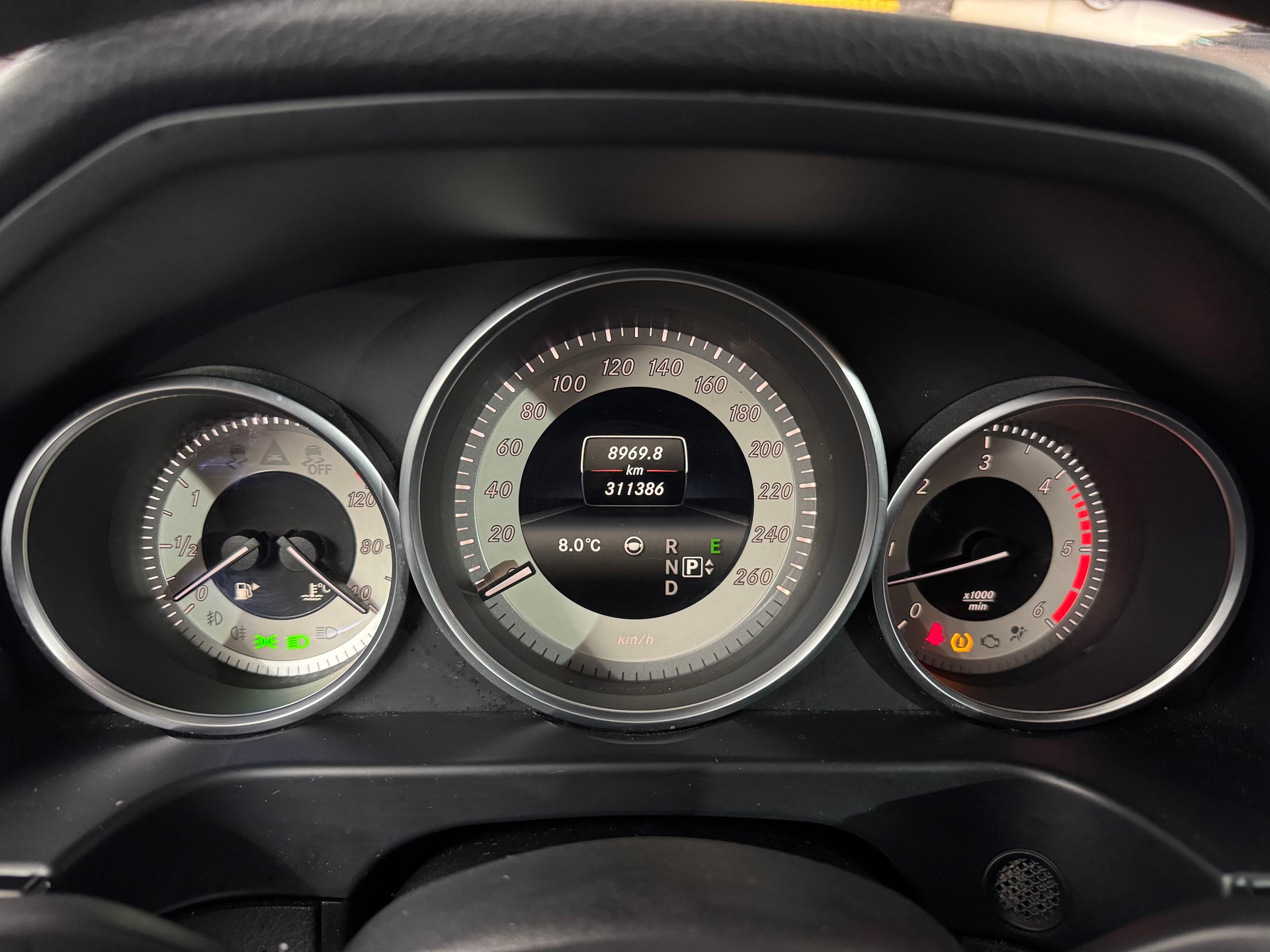 MERCEDES-BENZ E 350 BlueTEC Avantgarde 4Matic 7G-Tronic-image-11
