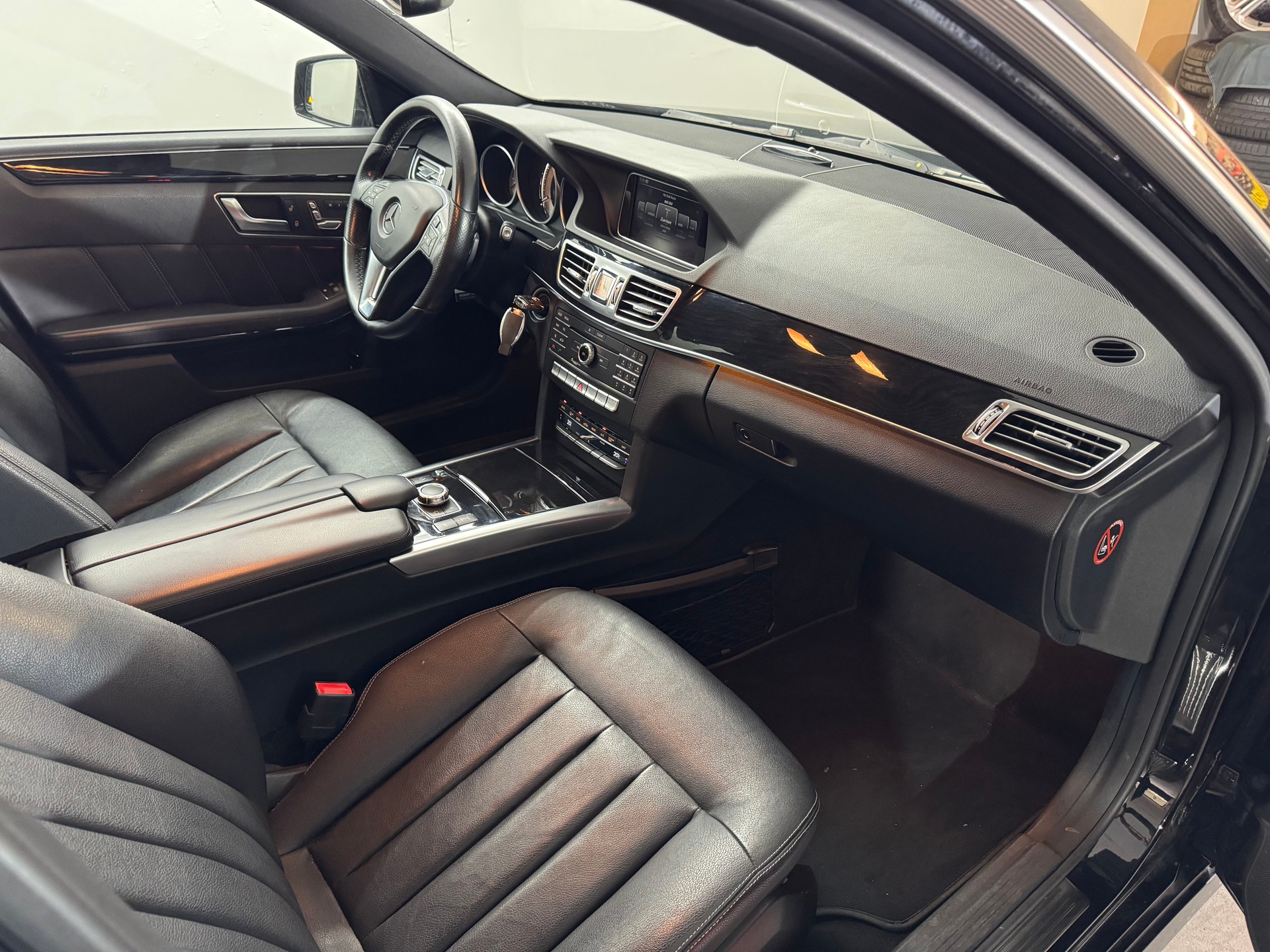 MERCEDES-BENZ E 350 BlueTEC Avantgarde 4Matic 7G-Tronic-image-8