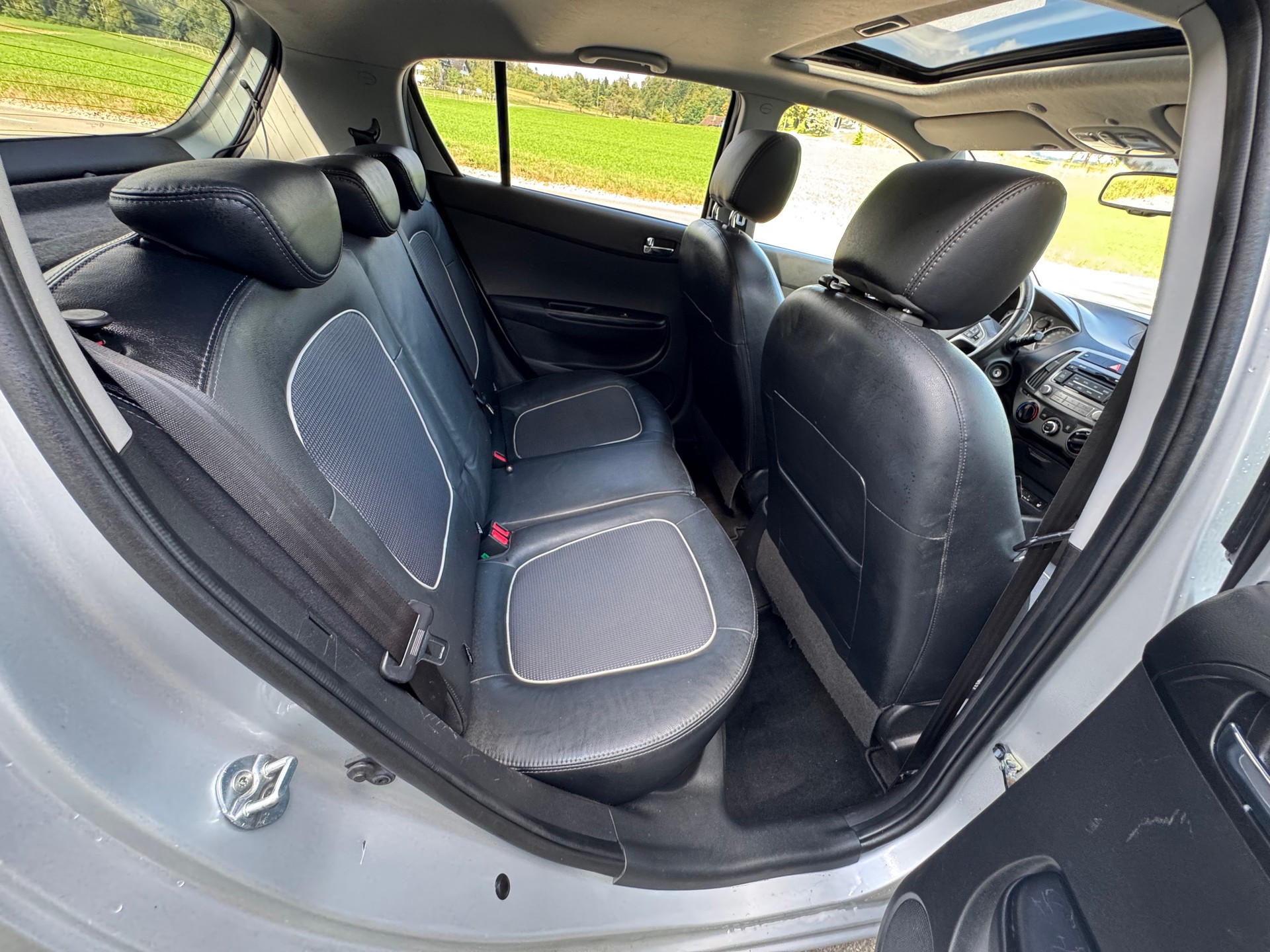 HYUNDAI i20 1.4 exxtra Plus-image-10