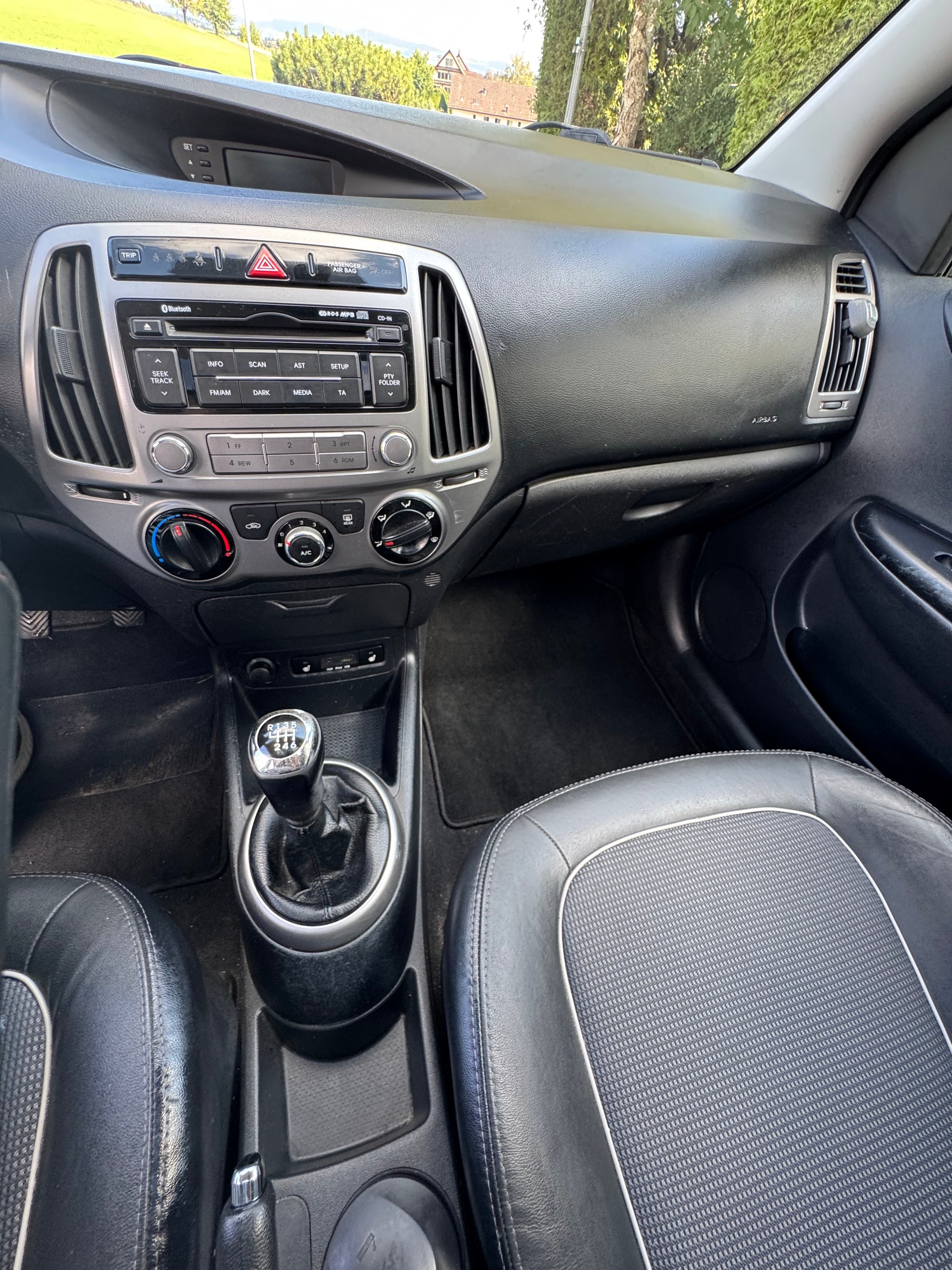 HYUNDAI i20 1.4 exxtra Plus-image-12