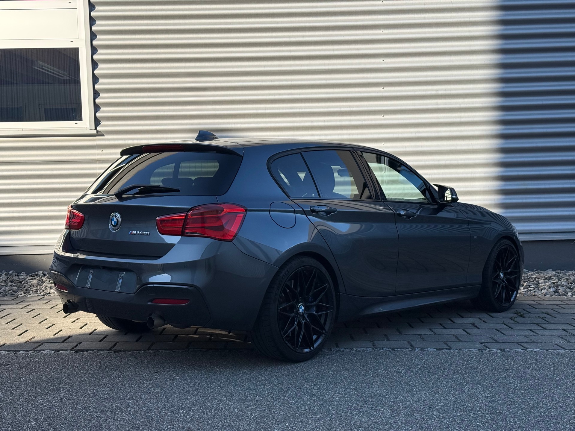 BMW M140i xDrive Steptronic-showroom-element-3