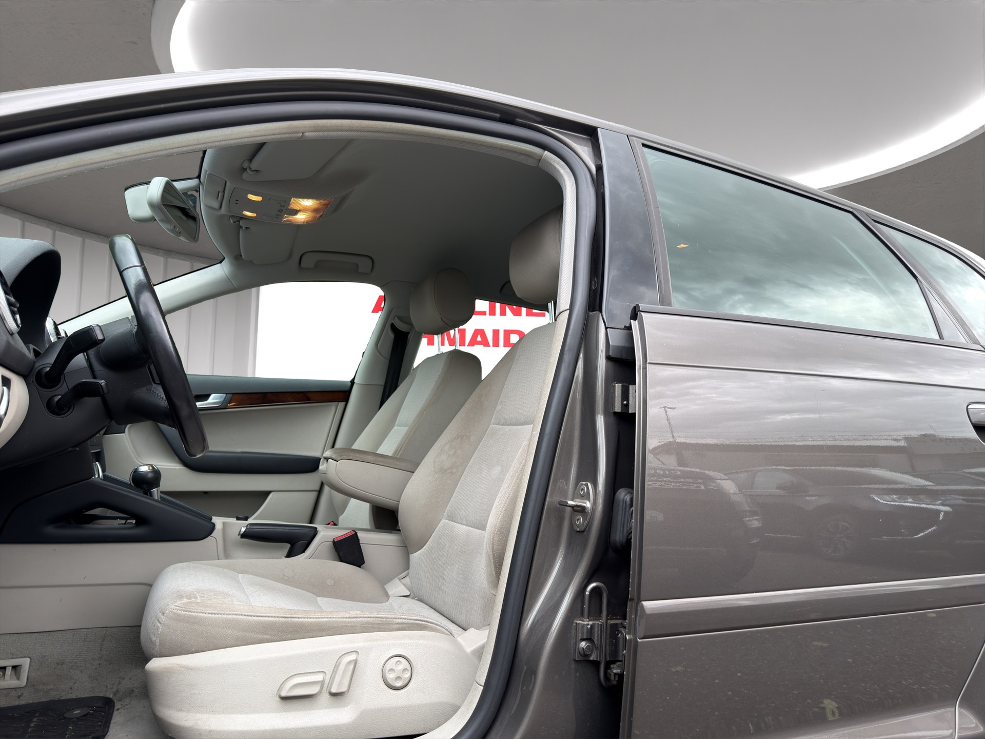 AUDI A3 Sportback 1.4 TFSI Ambiente S-tronic-image-10