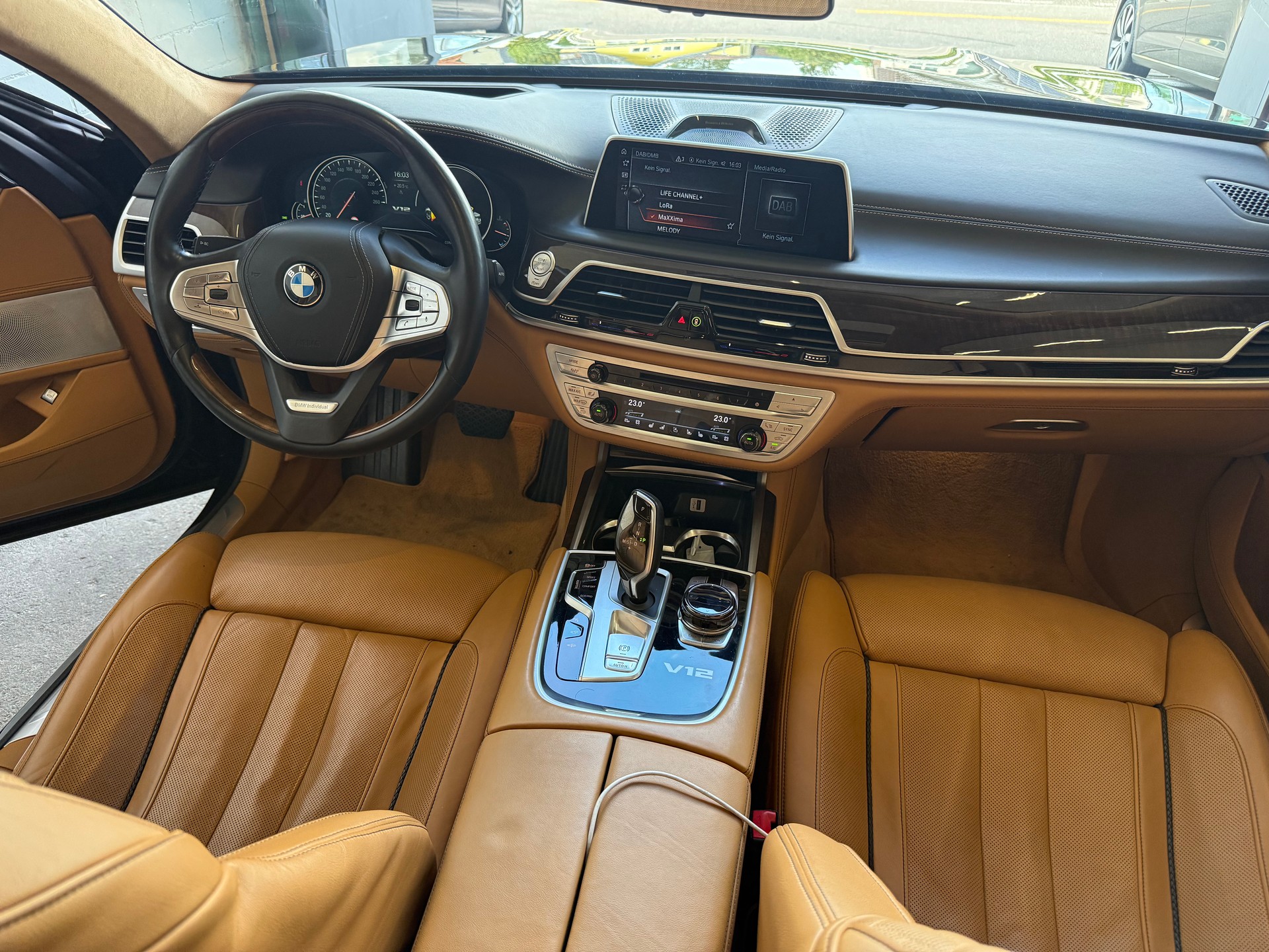 BMW M760Li xDrive Steptronic-image-10