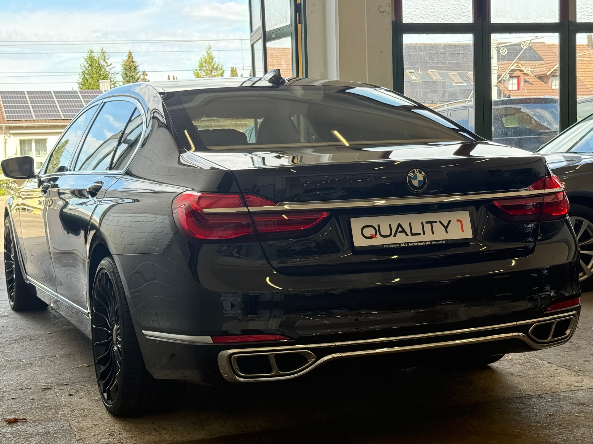 BMW M760Li xDrive Steptronic-image-5
