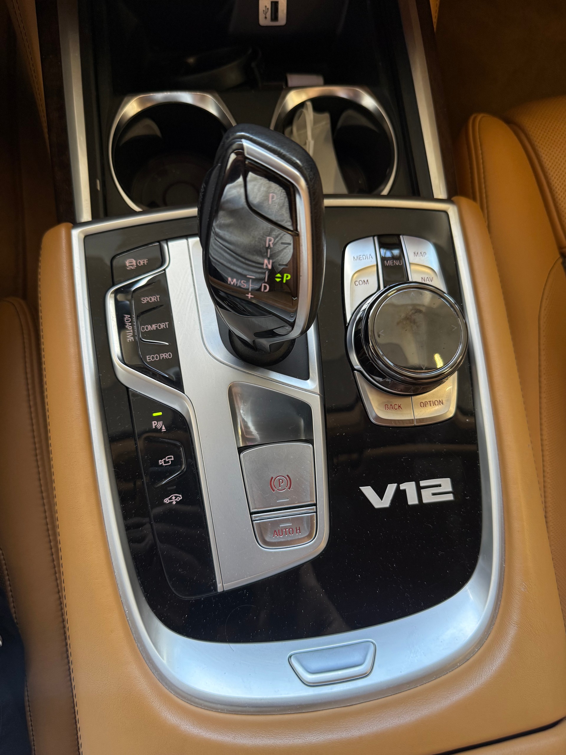 BMW M760Li xDrive Steptronic-image-15