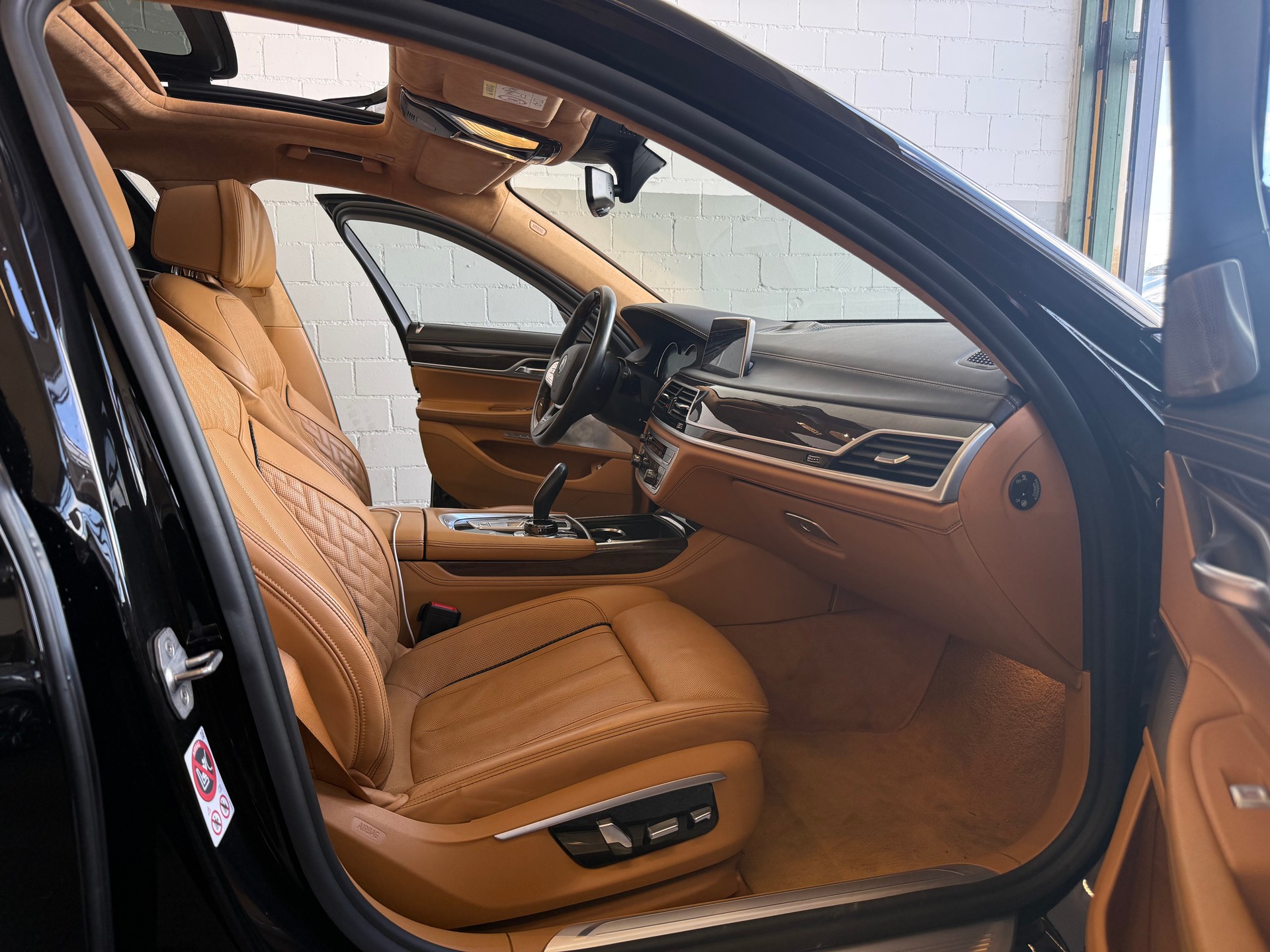BMW M760Li xDrive Steptronic-image-7