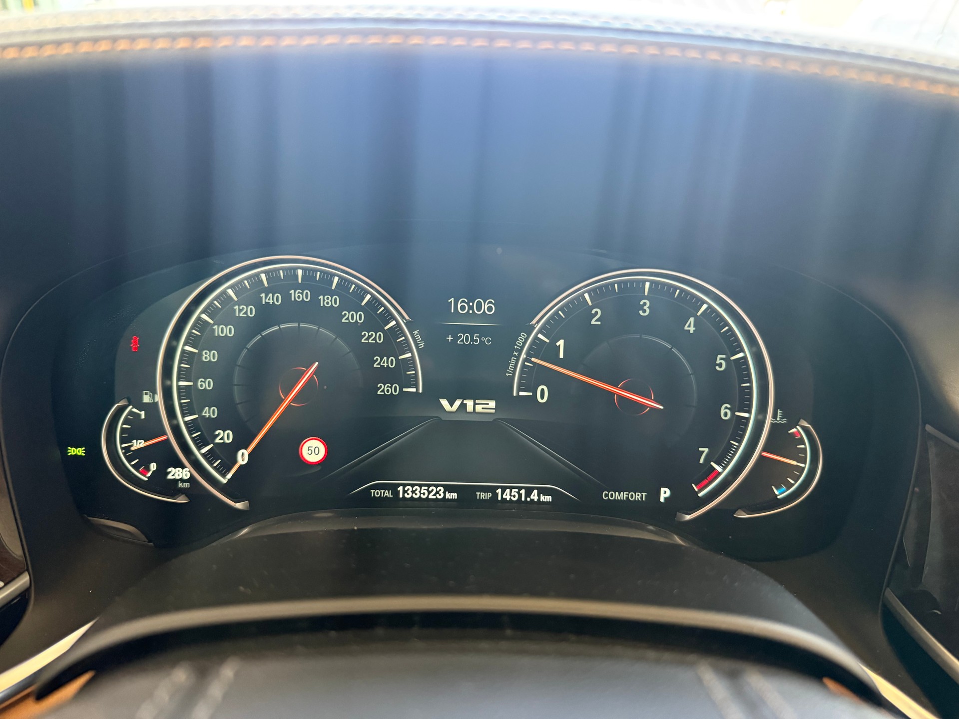 BMW M760Li xDrive Steptronic-image-13