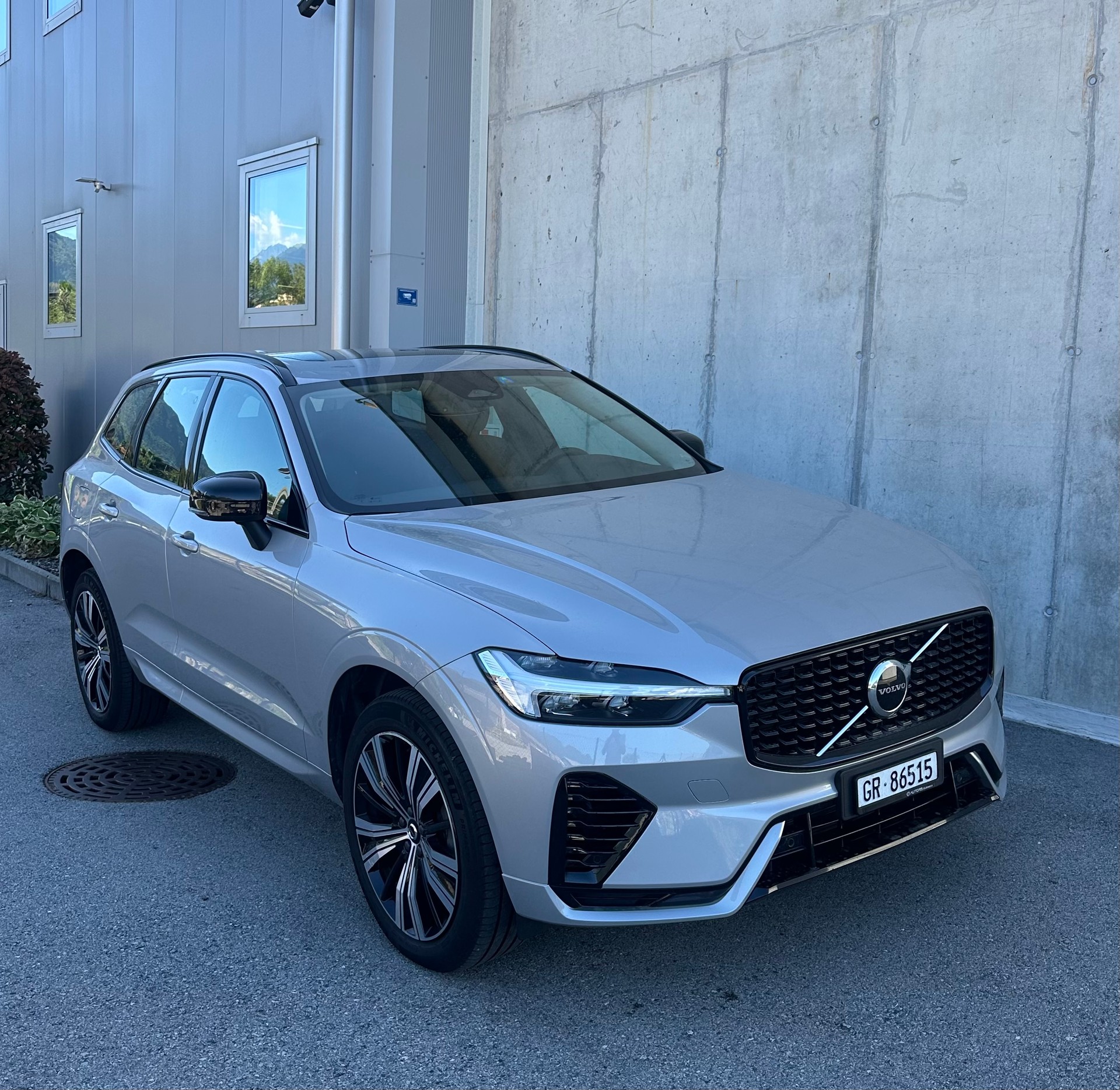 VOLVO 2.0 T6 TE XCENTRIC eAWD-image-0