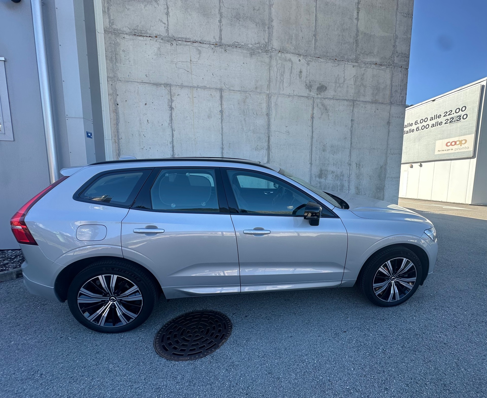 VOLVO 2.0 T6 TE XCENTRIC eAWD-image-2