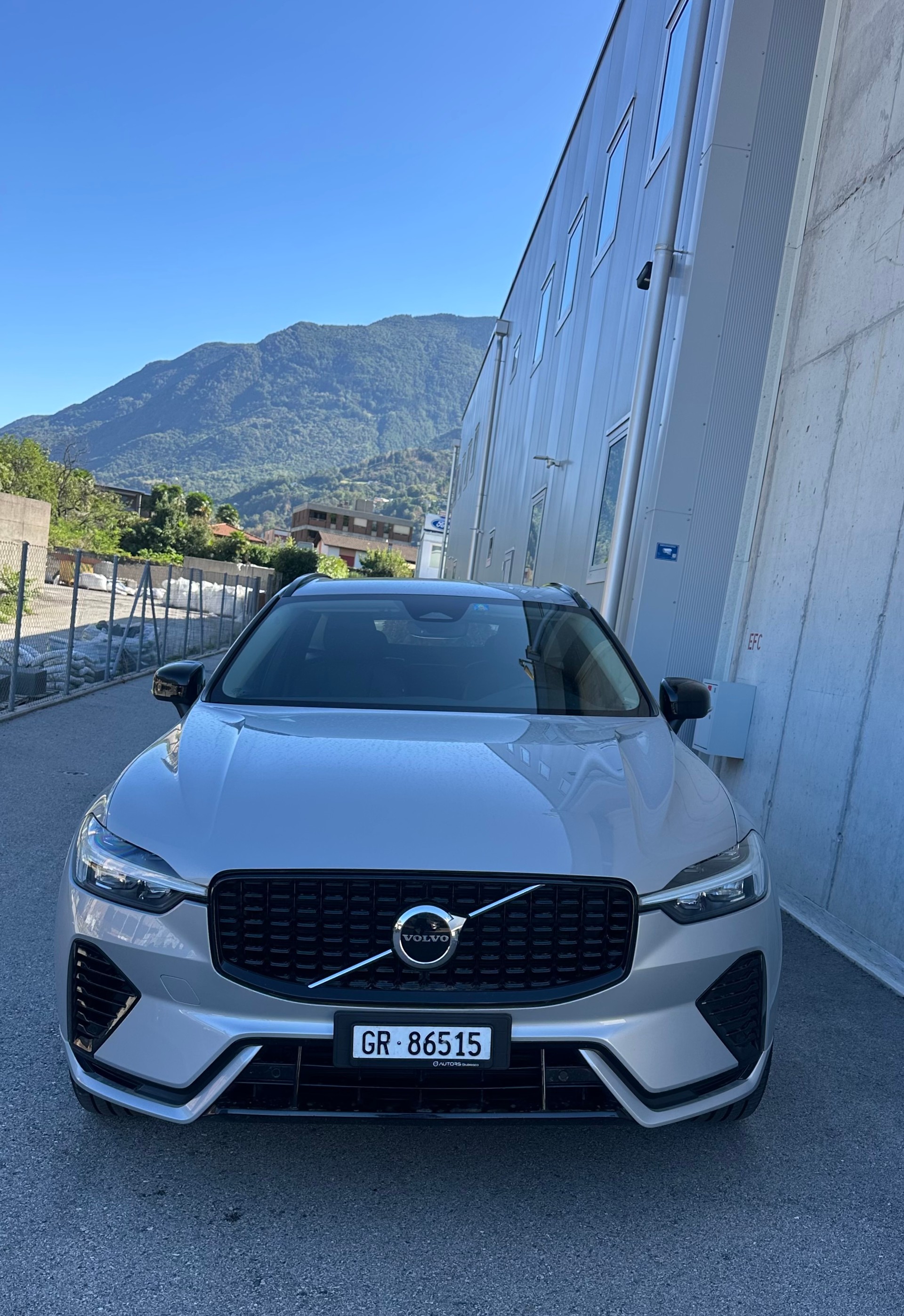 VOLVO 2.0 T6 TE XCENTRIC eAWD-image-1
