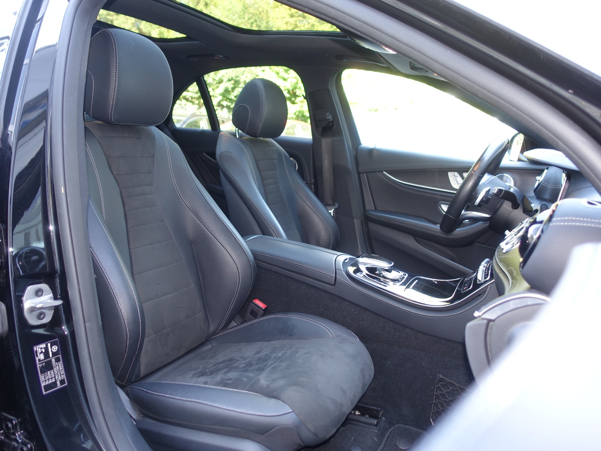 MERCEDES-BENZ E 220 d AMG Line 4Matic 9G-Tronic-image-8