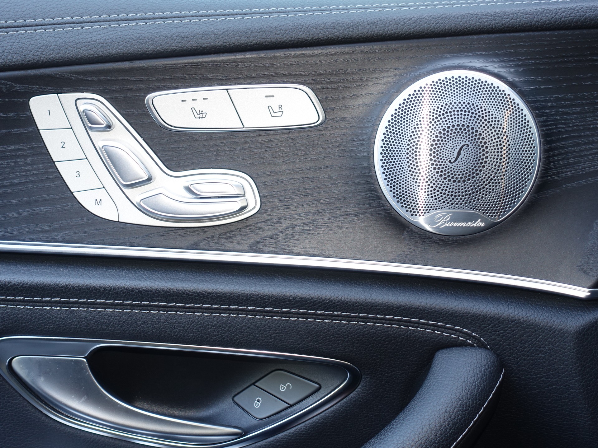 MERCEDES-BENZ E 220 d AMG Line 4Matic 9G-Tronic-image-16