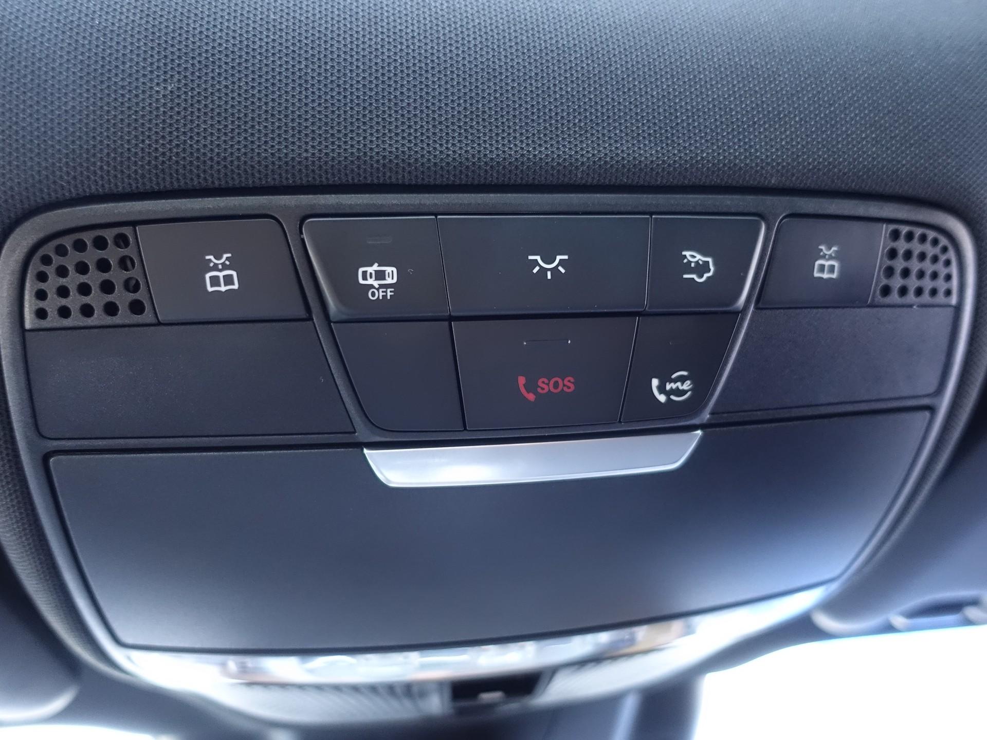 MERCEDES-BENZ E 220 d AMG Line 4Matic 9G-Tronic-image-15