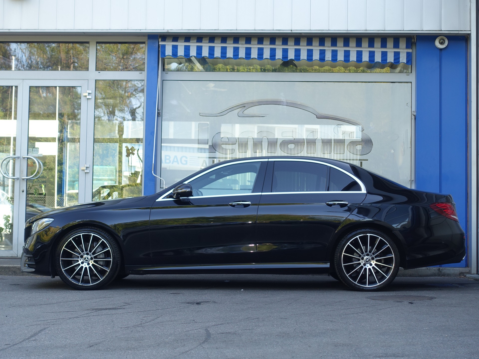 MERCEDES-BENZ E 220 d AMG Line 4Matic 9G-Tronic-image-7