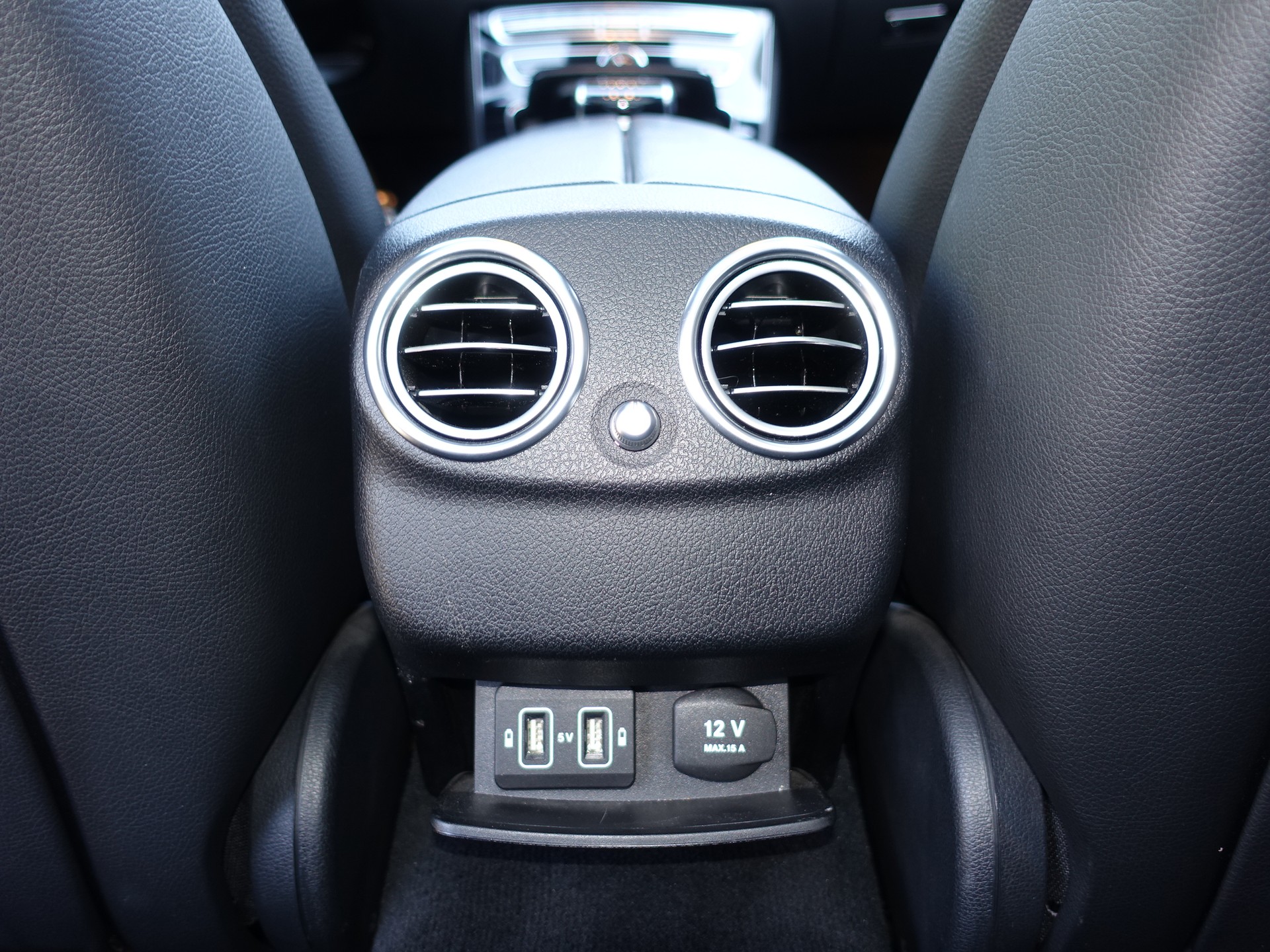 MERCEDES-BENZ E 220 d AMG Line 4Matic 9G-Tronic-image-21
