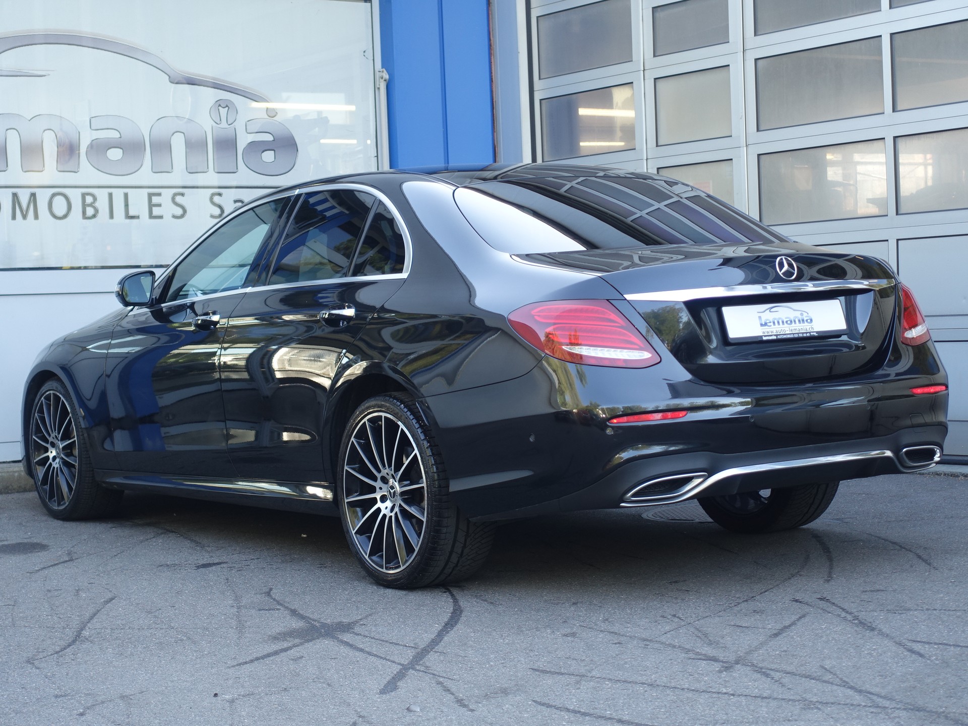 MERCEDES-BENZ E 220 d AMG Line 4Matic 9G-Tronic-image-3