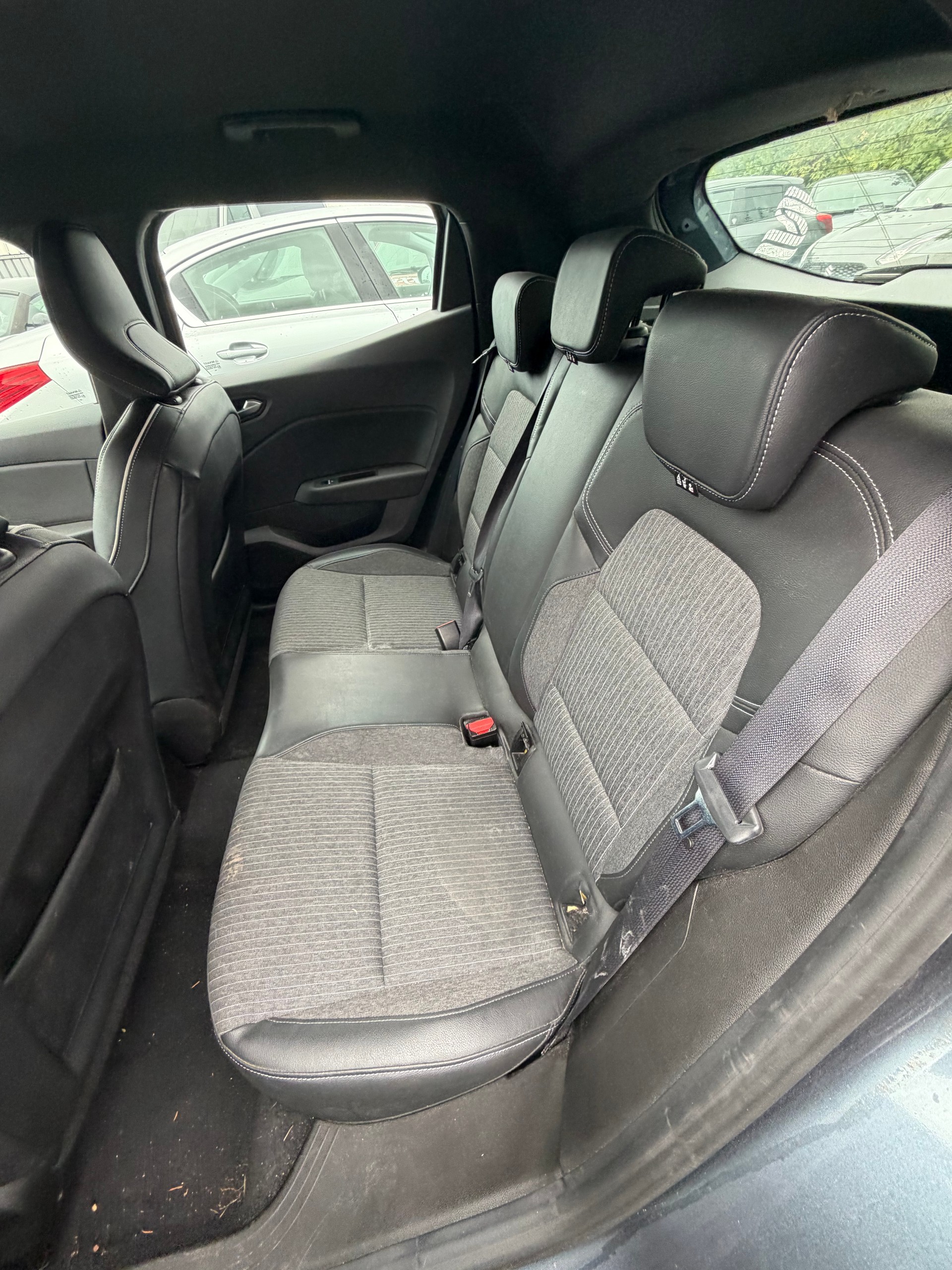 RENAULT Clio 1.0 Intens CVT-image-8