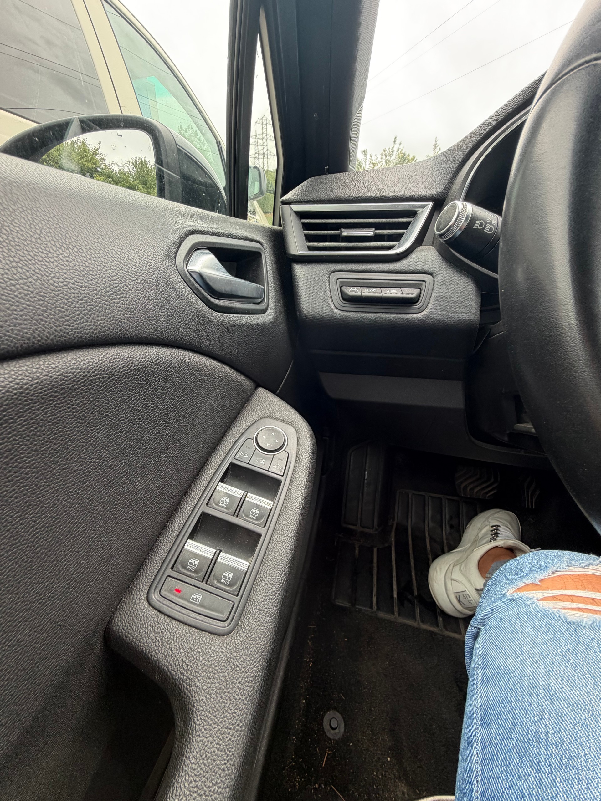 RENAULT Clio 1.0 Intens CVT-image-9