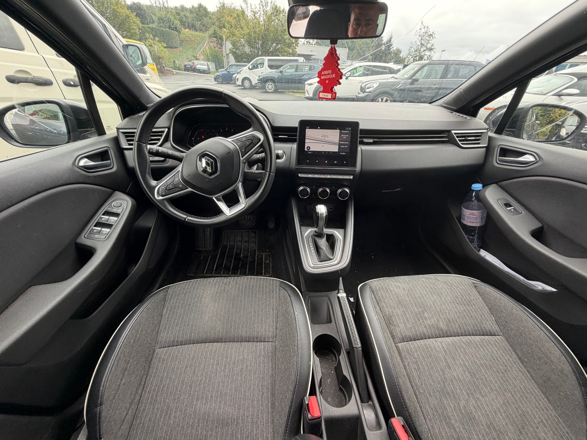 RENAULT Clio 1.0 Intens CVT-image-1