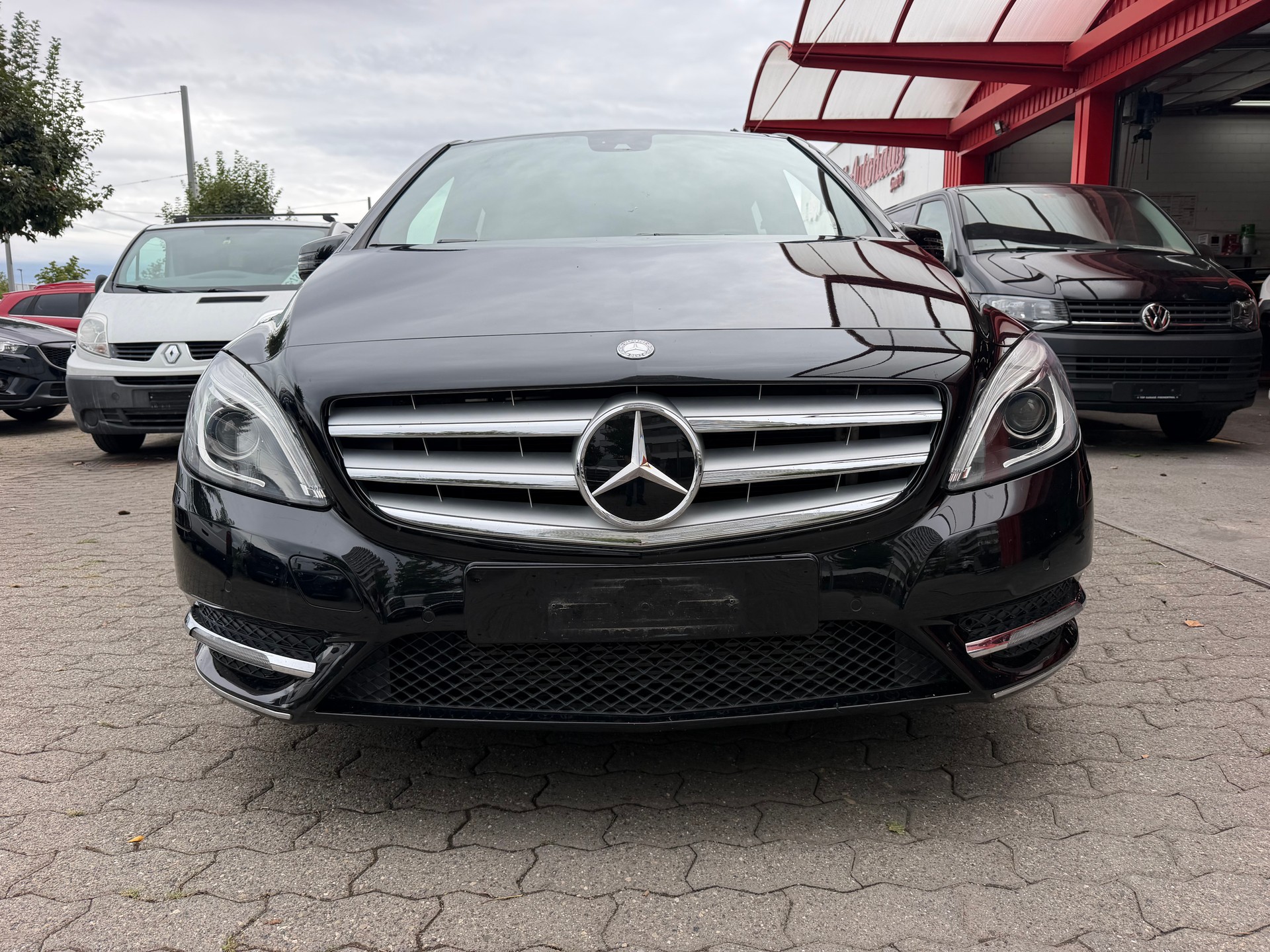 MERCEDES-BENZ B 200 7G-DCT-showroom-element-2