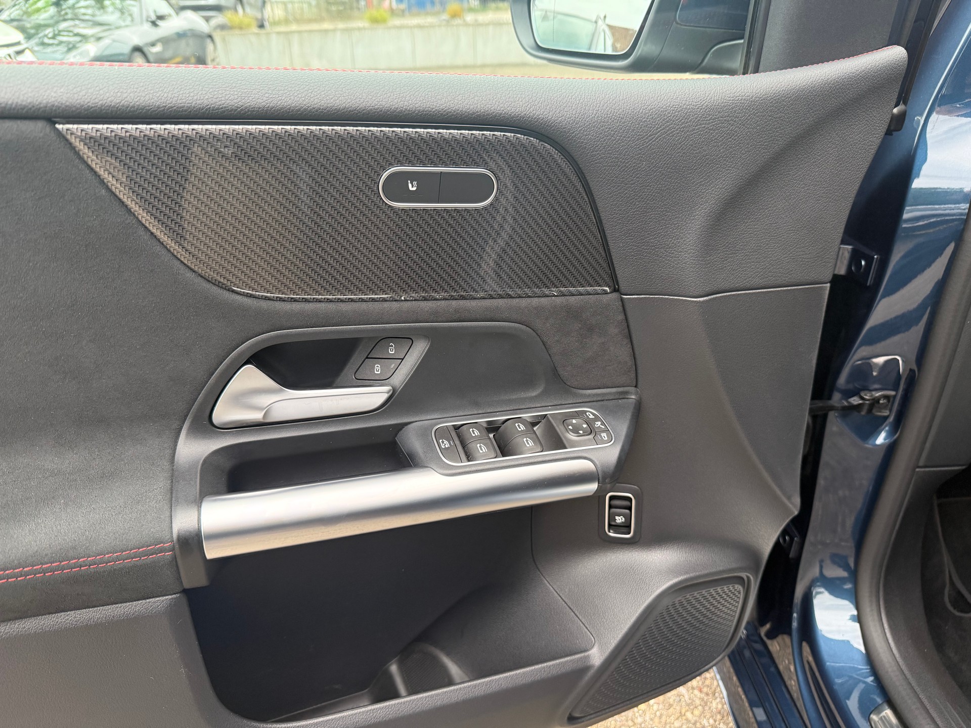 MERCEDES-BENZ B 220 4Matic AMG Line 7G-DCT-image-8