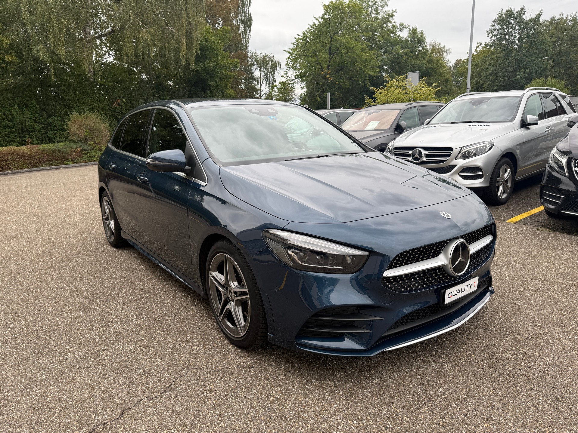 MERCEDES-BENZ B 220 4Matic AMG Line 7G-DCT-image-2