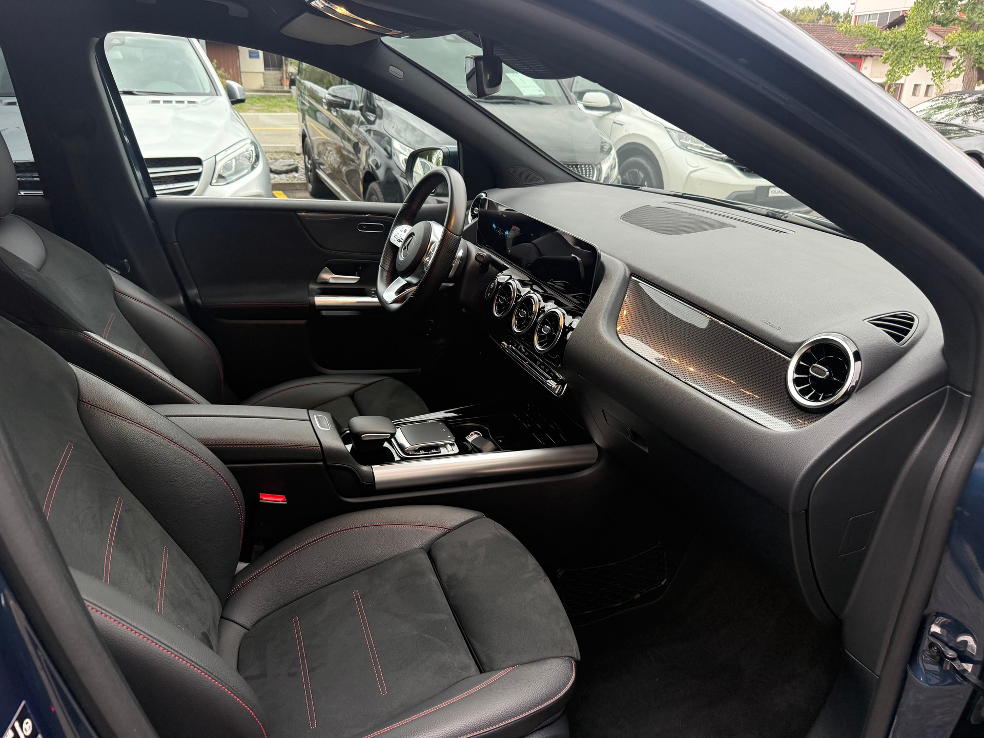 MERCEDES-BENZ B 220 4Matic AMG Line 7G-DCT-image-7