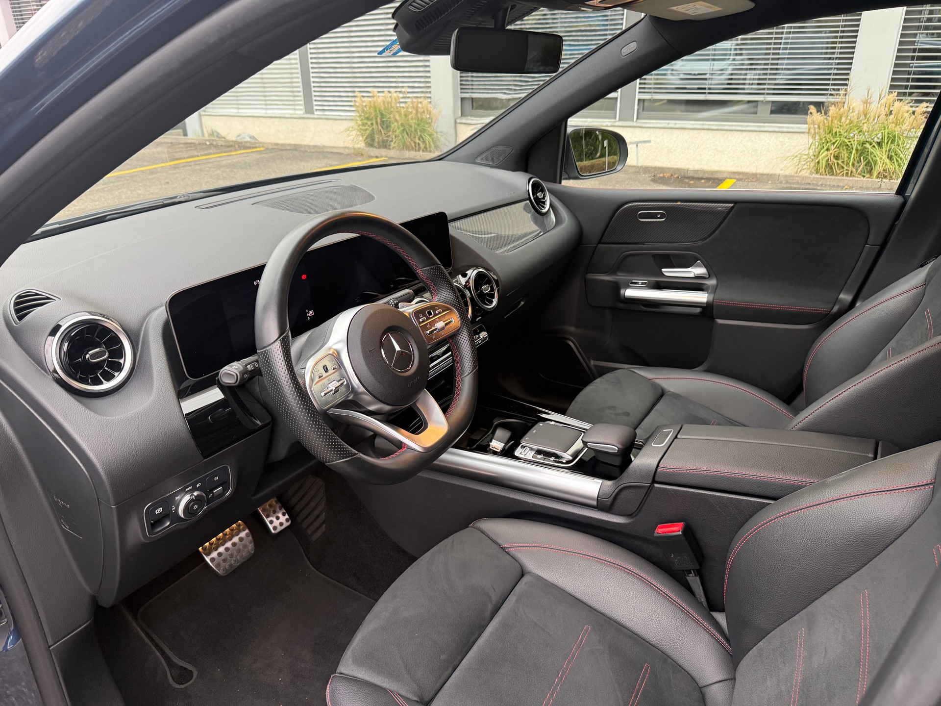 MERCEDES-BENZ B 220 4Matic AMG Line 7G-DCT-image-6