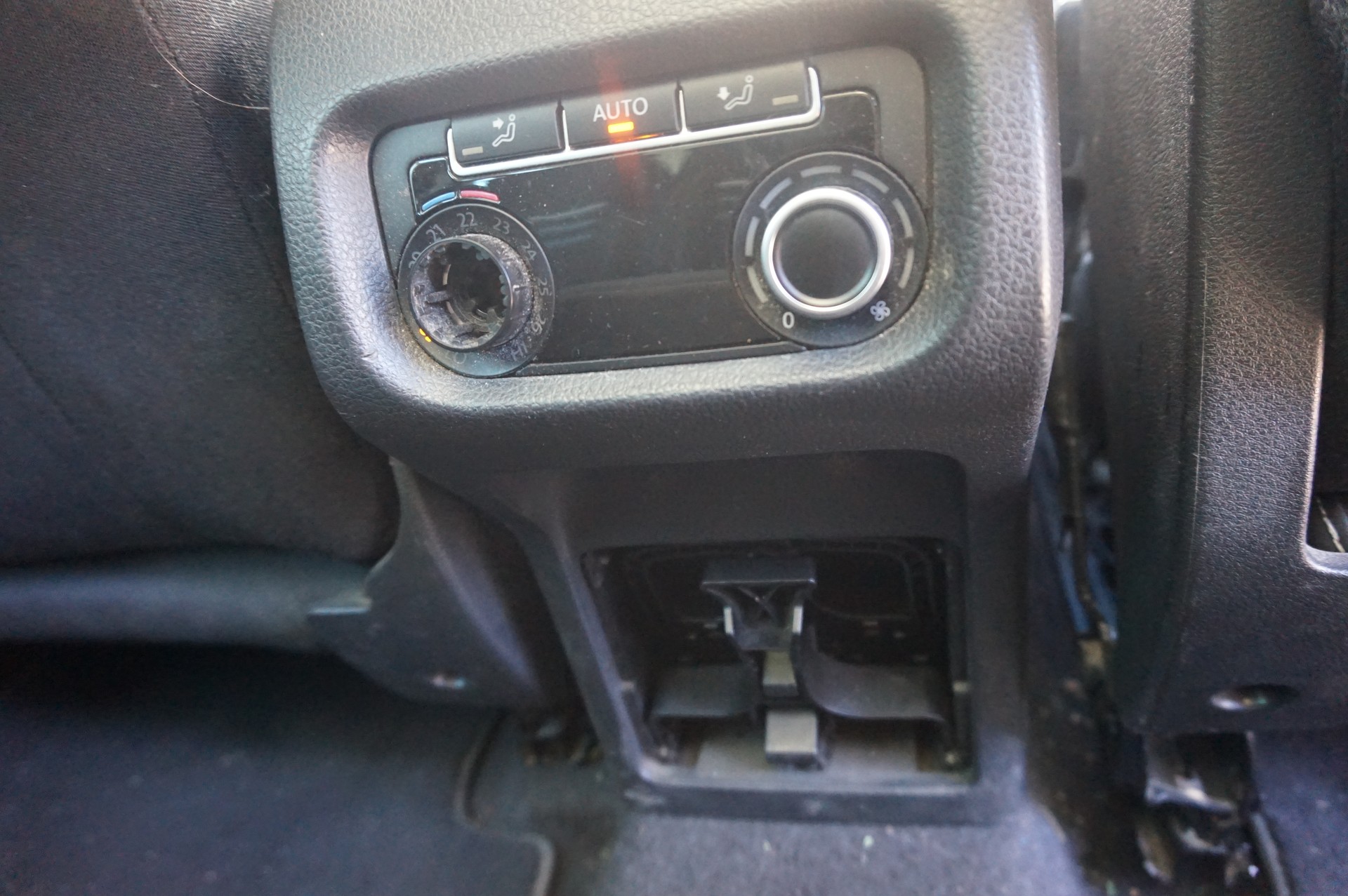VW Sharan 2.0 TDI BMT Cup DSG-image-8