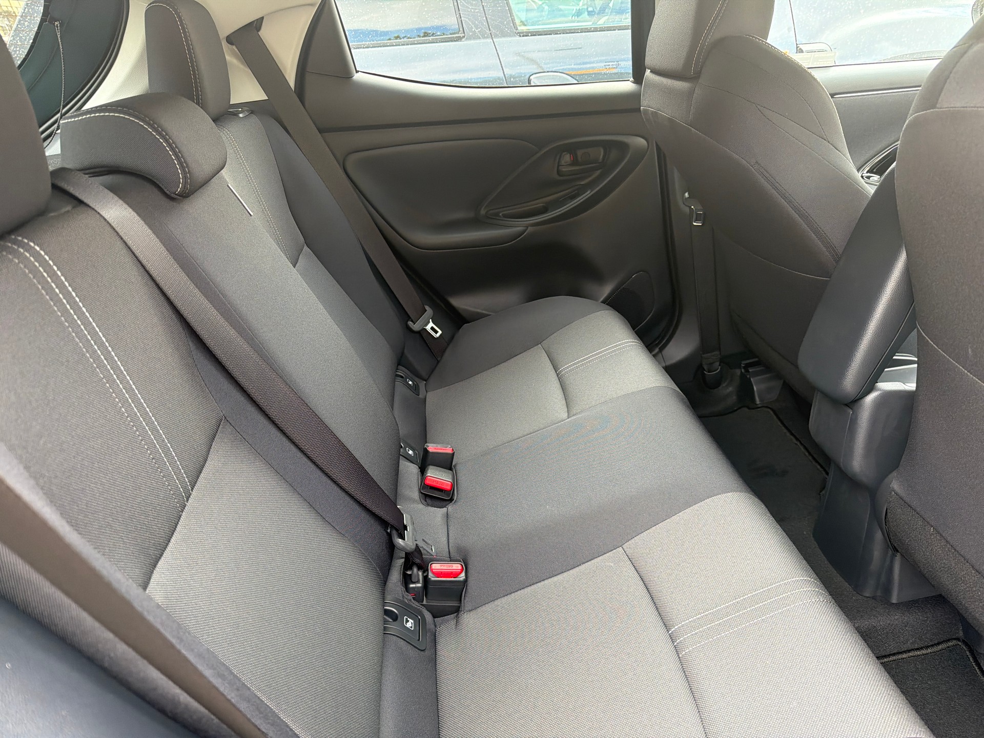TOYOTA Yaris 1.5 Comfort e-CVT-image-9