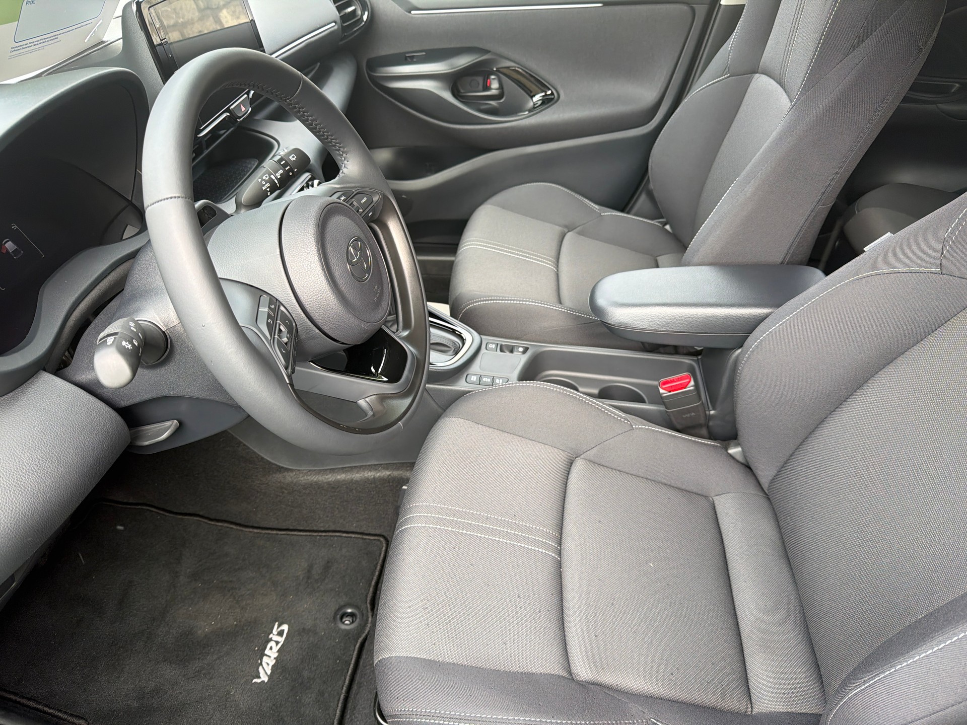TOYOTA Yaris 1.5 Comfort e-CVT-image-4