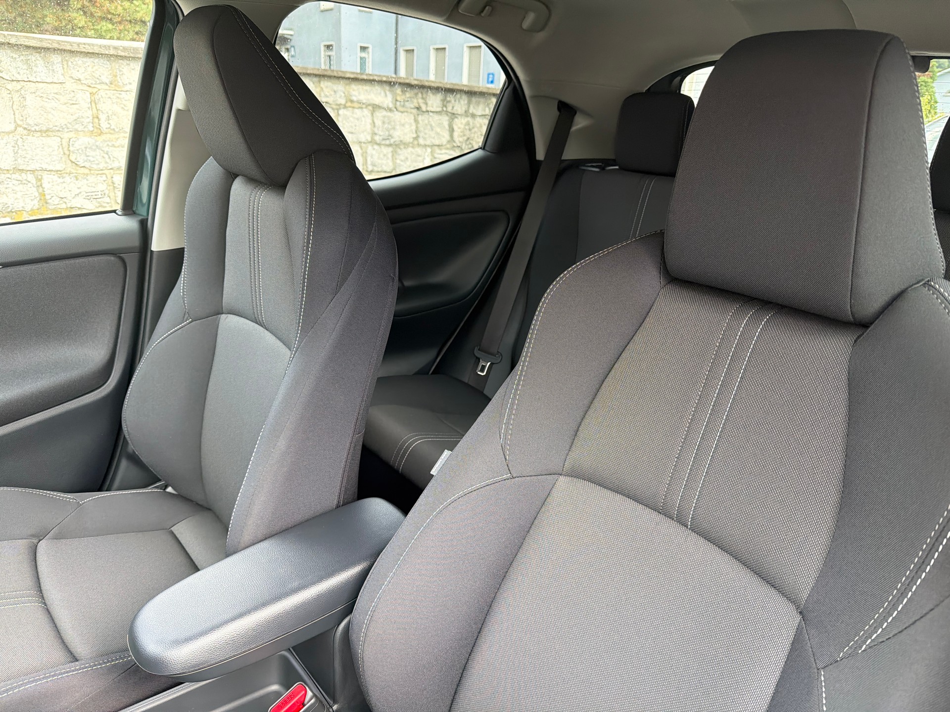 TOYOTA Yaris 1.5 Comfort e-CVT-image-5