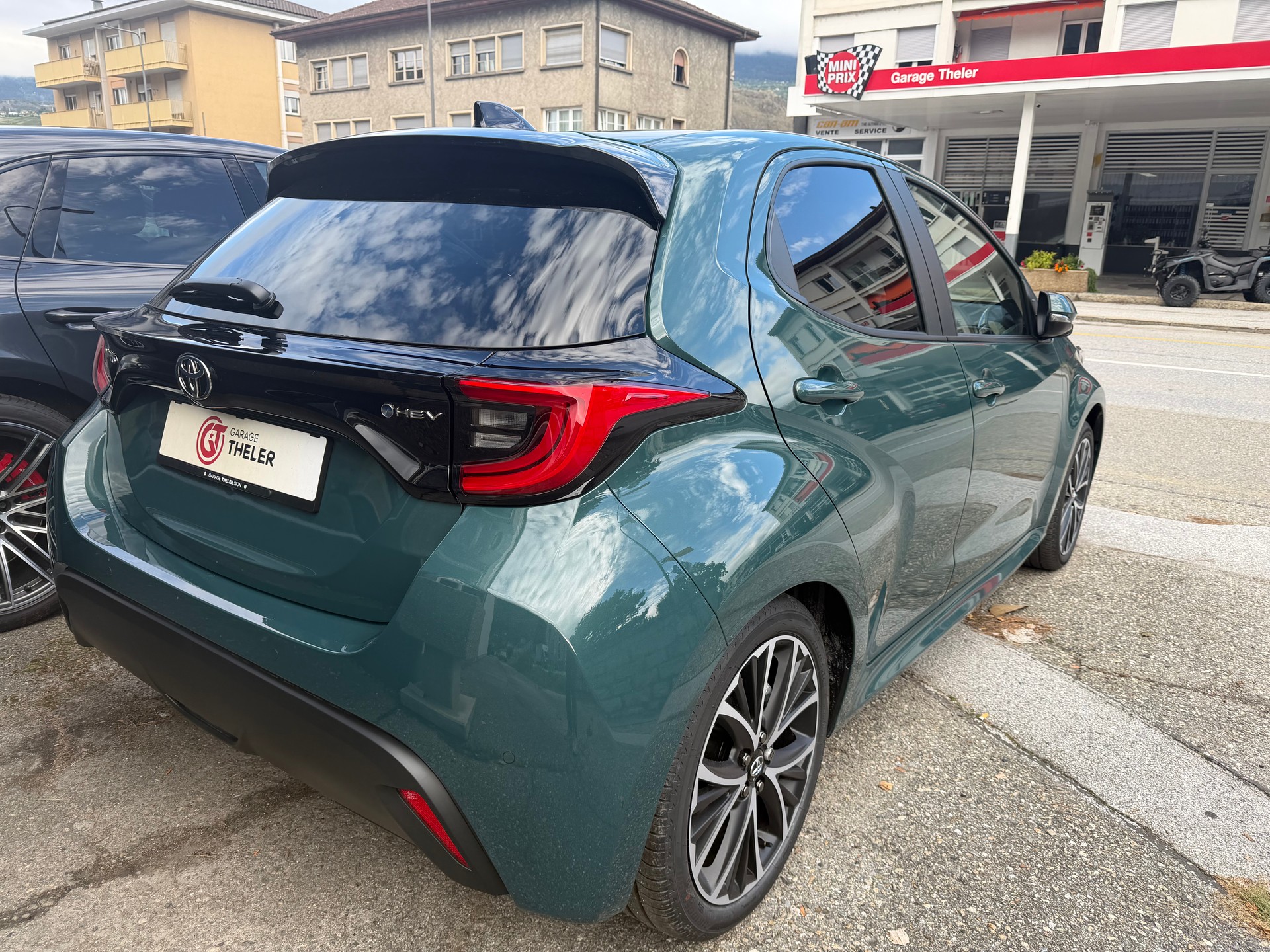 TOYOTA Yaris 1.5 Comfort e-CVT-image-2