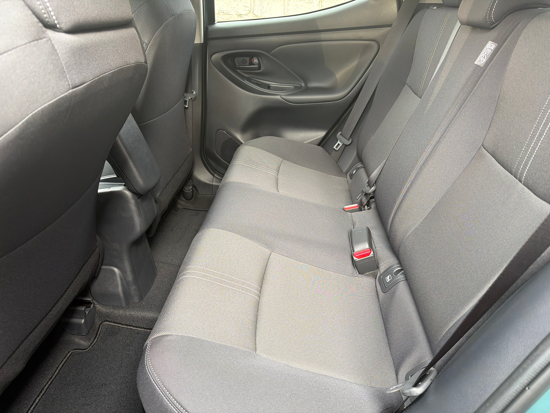 TOYOTA Yaris 1.5 Comfort e-CVT-image-8
