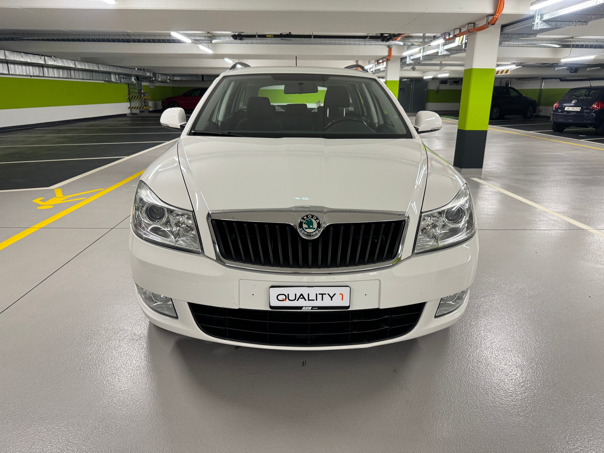 SKODA Octavia Combi 1.8 TSI Ambition 4x4-image-1