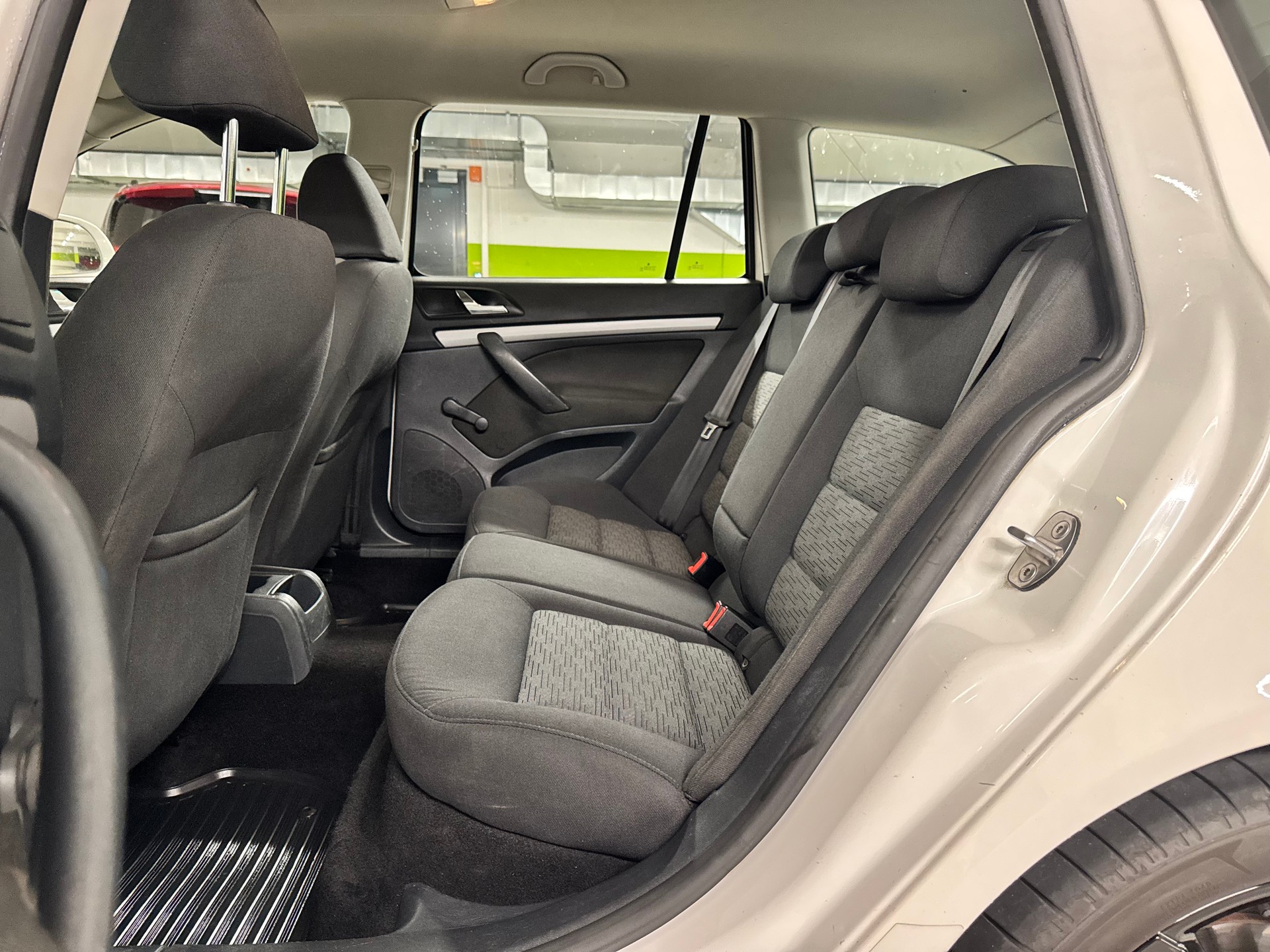 SKODA Octavia Combi 1.8 TSI Ambition 4x4-image-9