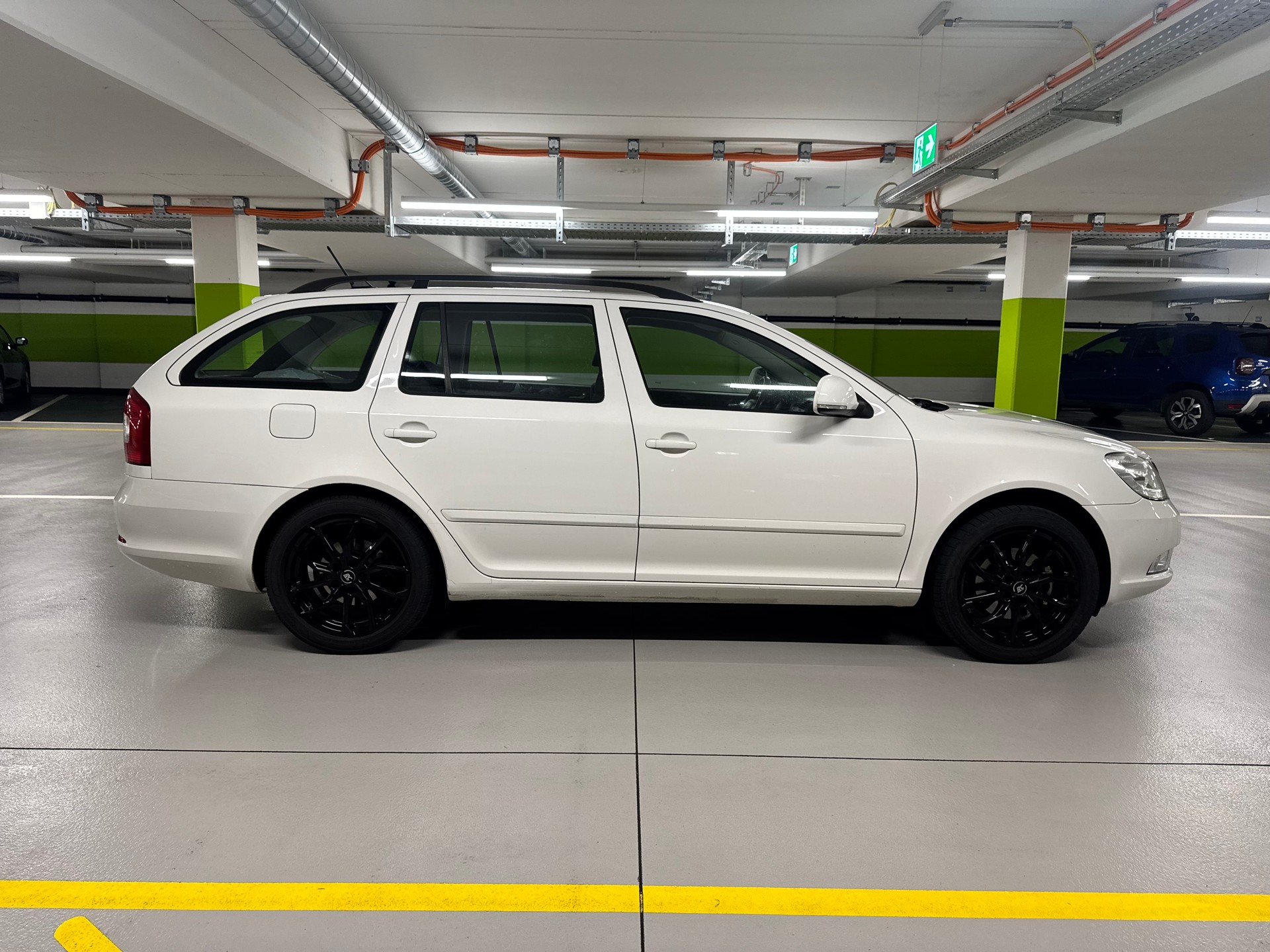 SKODA Octavia Combi 1.8 TSI Ambition 4x4-image-3