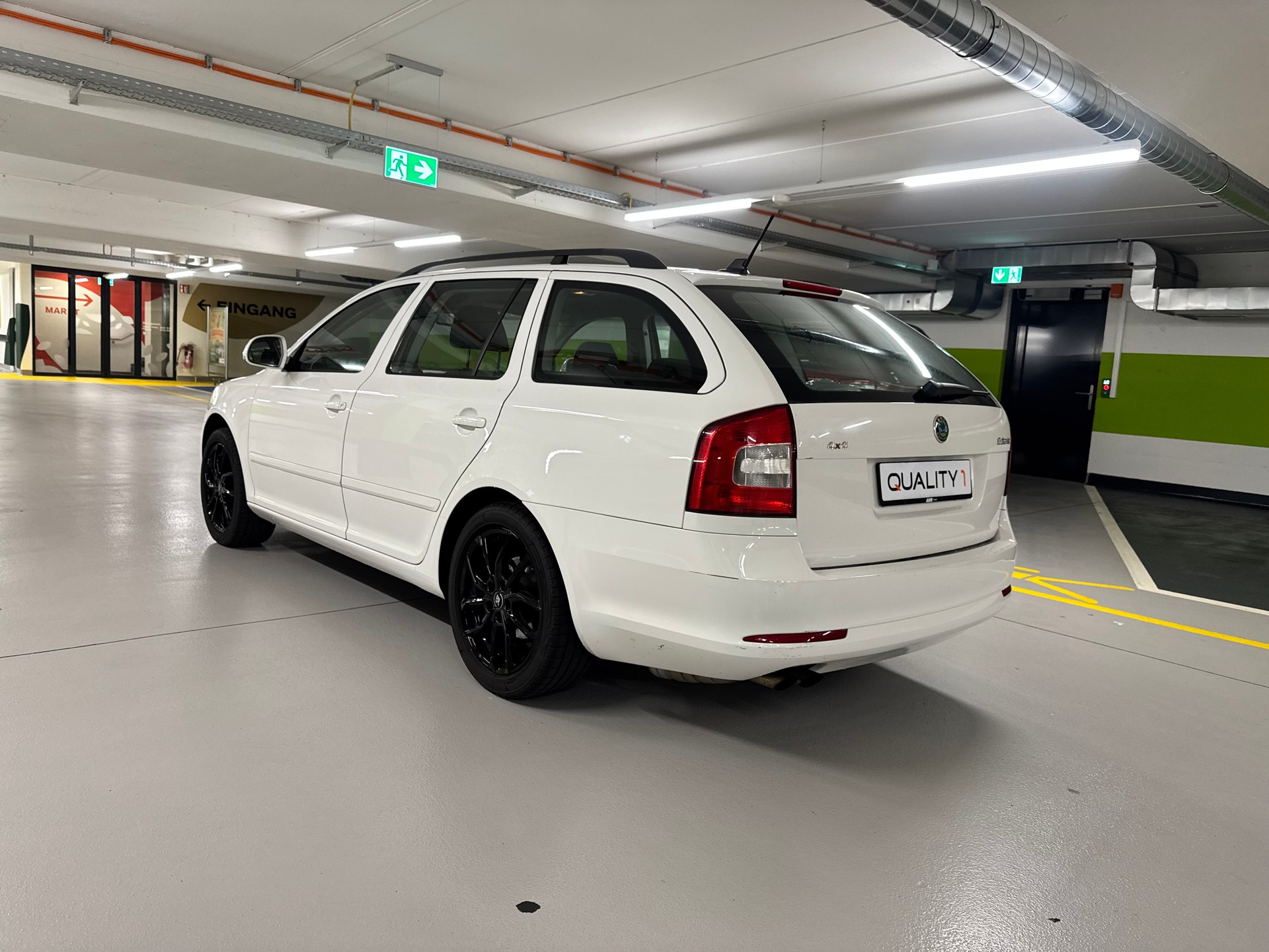 SKODA Octavia Combi 1.8 TSI Ambition 4x4-image-6