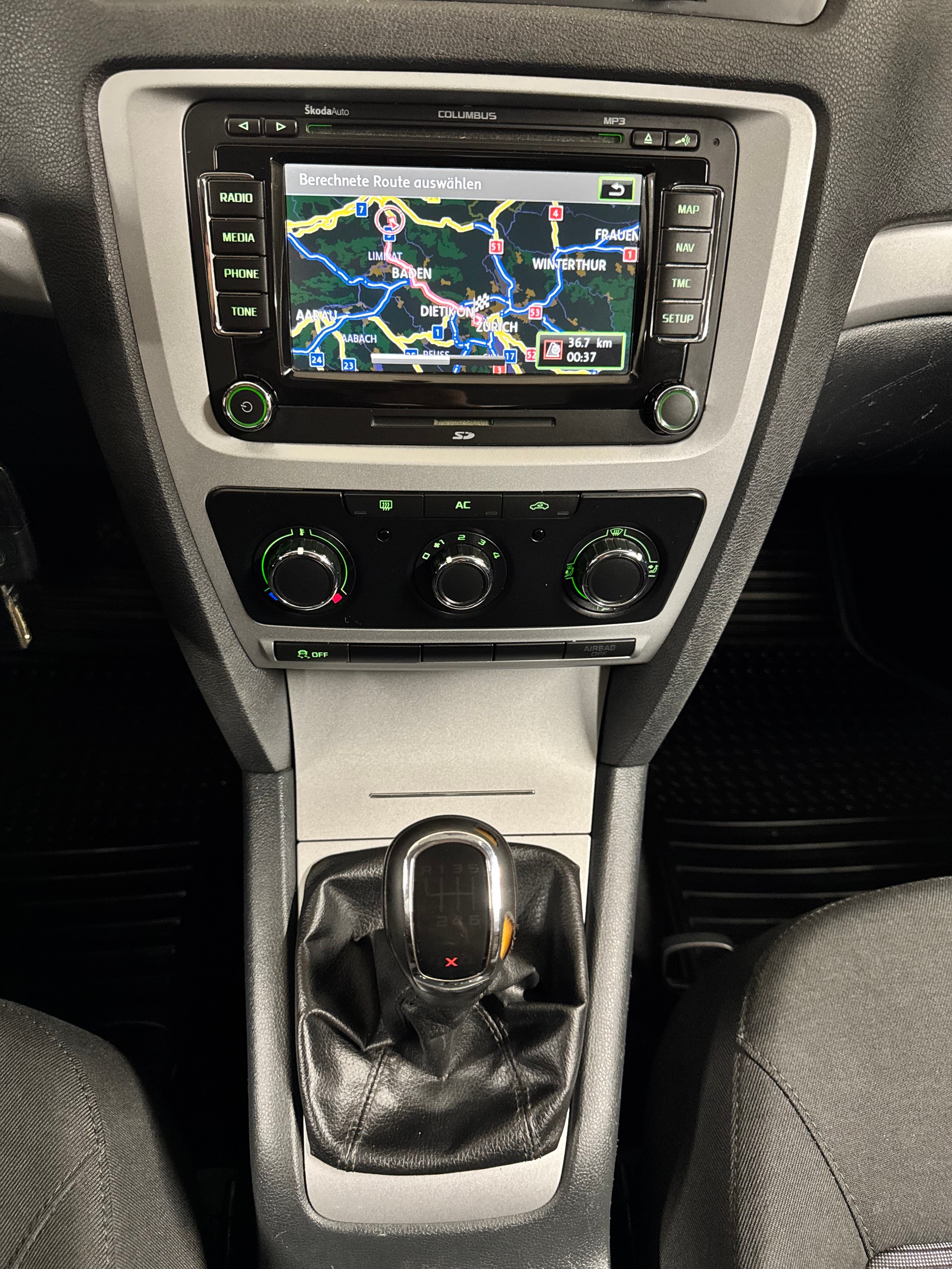 SKODA Octavia Combi 1.8 TSI Ambition 4x4-image-13