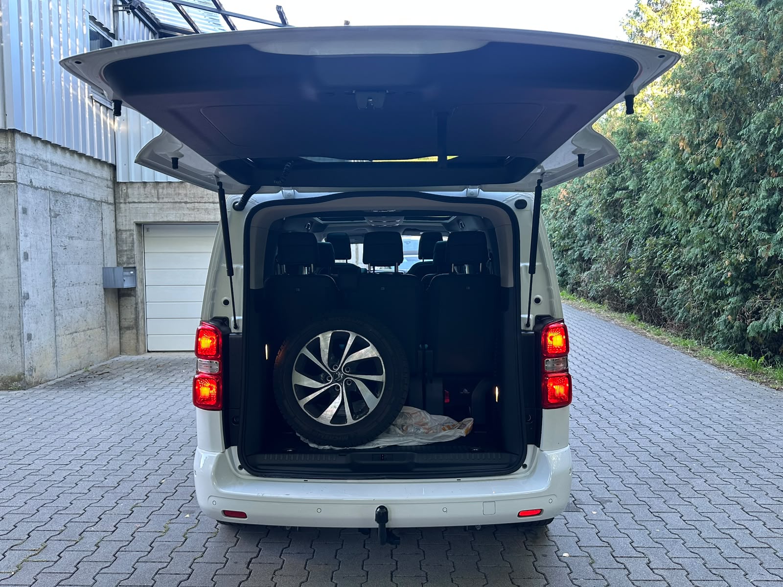 CITROEN Spacetourer 2.0 BlueHDi ShineM EAT-image-18