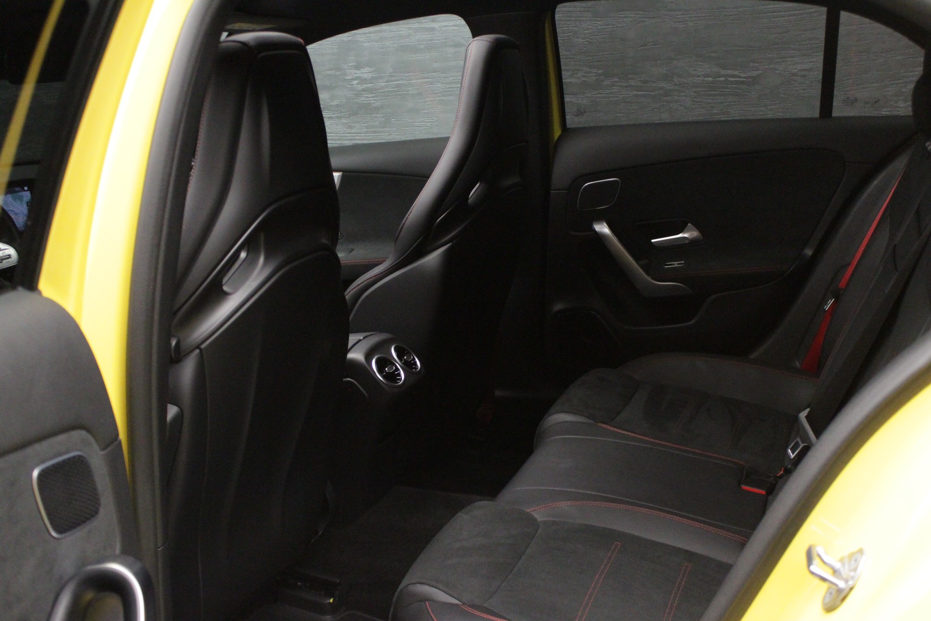 MERCEDES-BENZ A 35 AMG 4Matic Speedshift-image-21