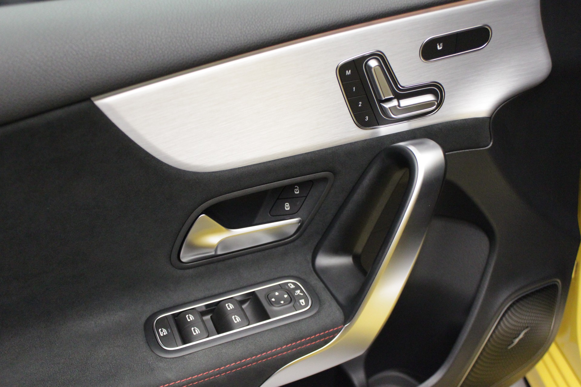 MERCEDES-BENZ A 35 AMG 4Matic Speedshift-image-22