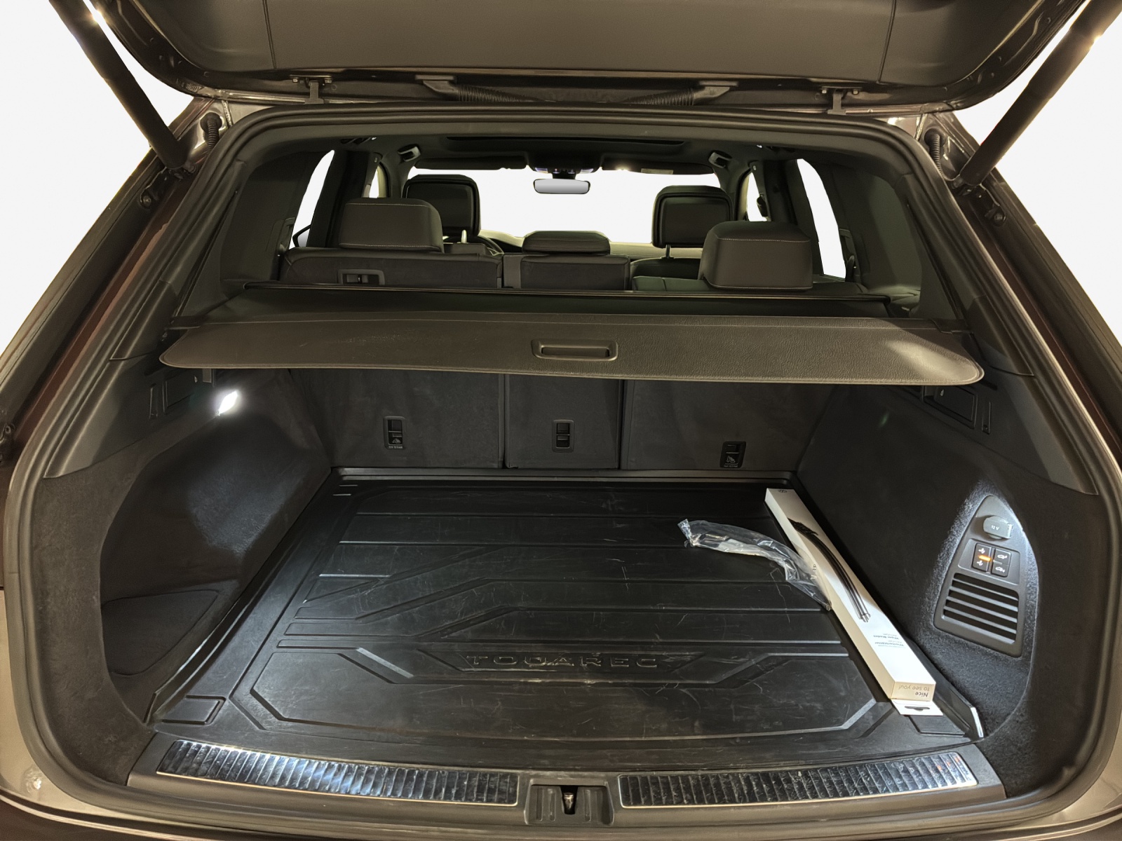 VW Touareg 3.0 TDI R Line Tiptronic-image-12