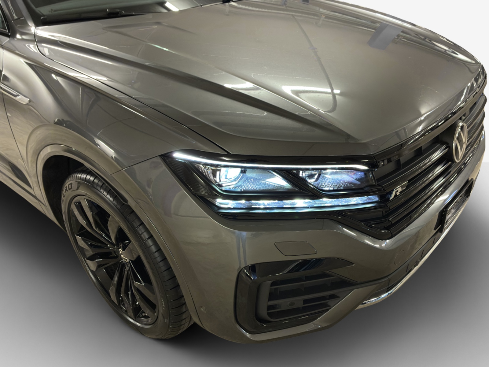VW Touareg 3.0 TDI R Line Tiptronic-image-15