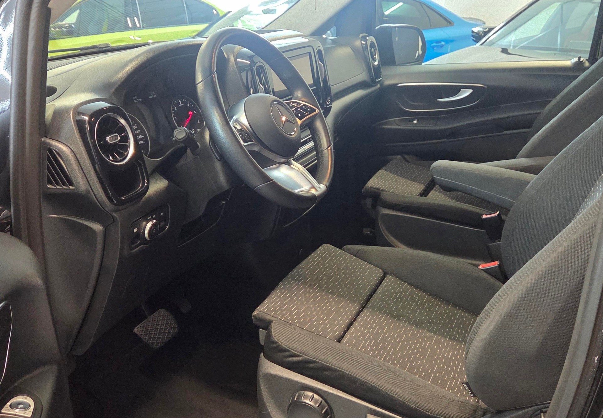 MERCEDES-BENZ Vito 116 CDI Lang Select Tourer 4Matic 9G-Tronic-image-5