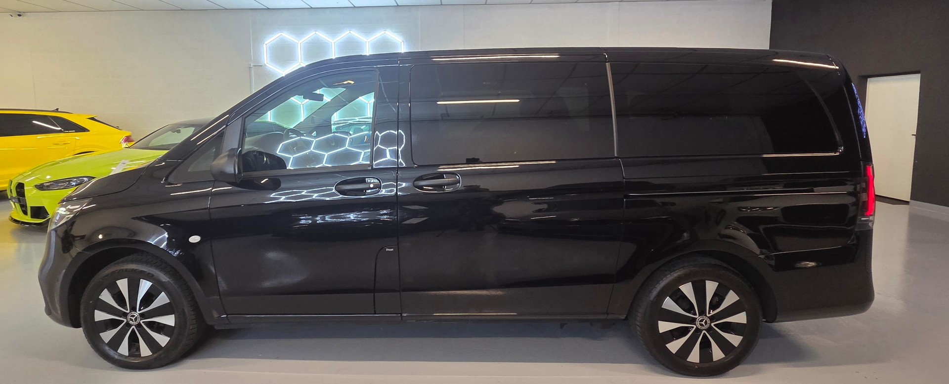 MERCEDES-BENZ Vito 116 CDI Lang Select Tourer 4Matic 9G-Tronic-image-2