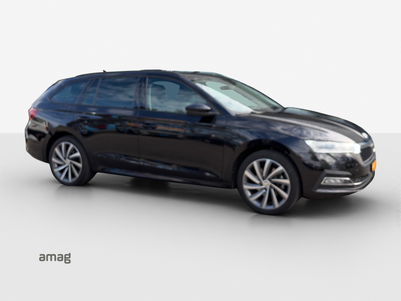 SKODA Octavia Combi 2.0 TSI Style DSG 4x4-image-5