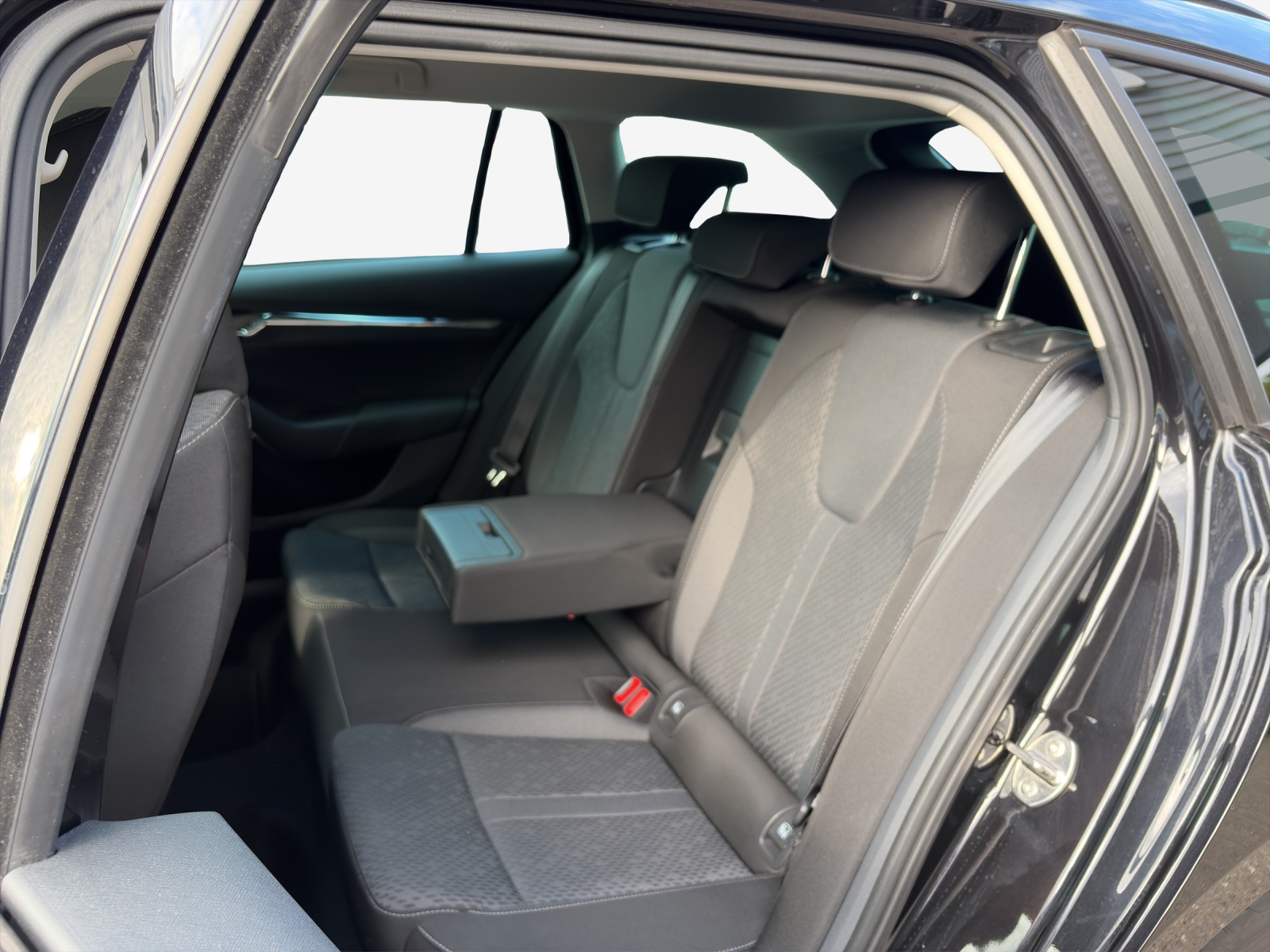 SKODA Octavia Combi 2.0 TSI Style DSG 4x4-image-11
