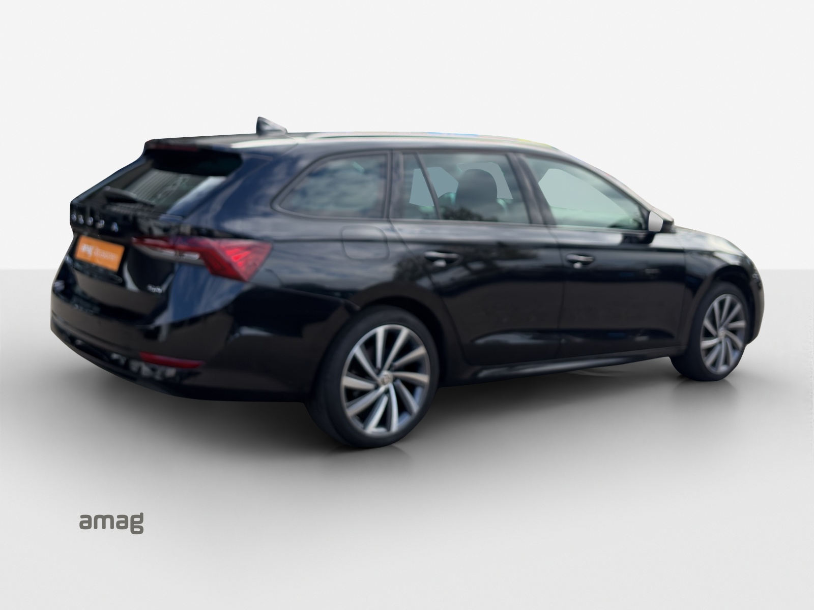 SKODA Octavia Combi 2.0 TSI Style DSG 4x4-image-4