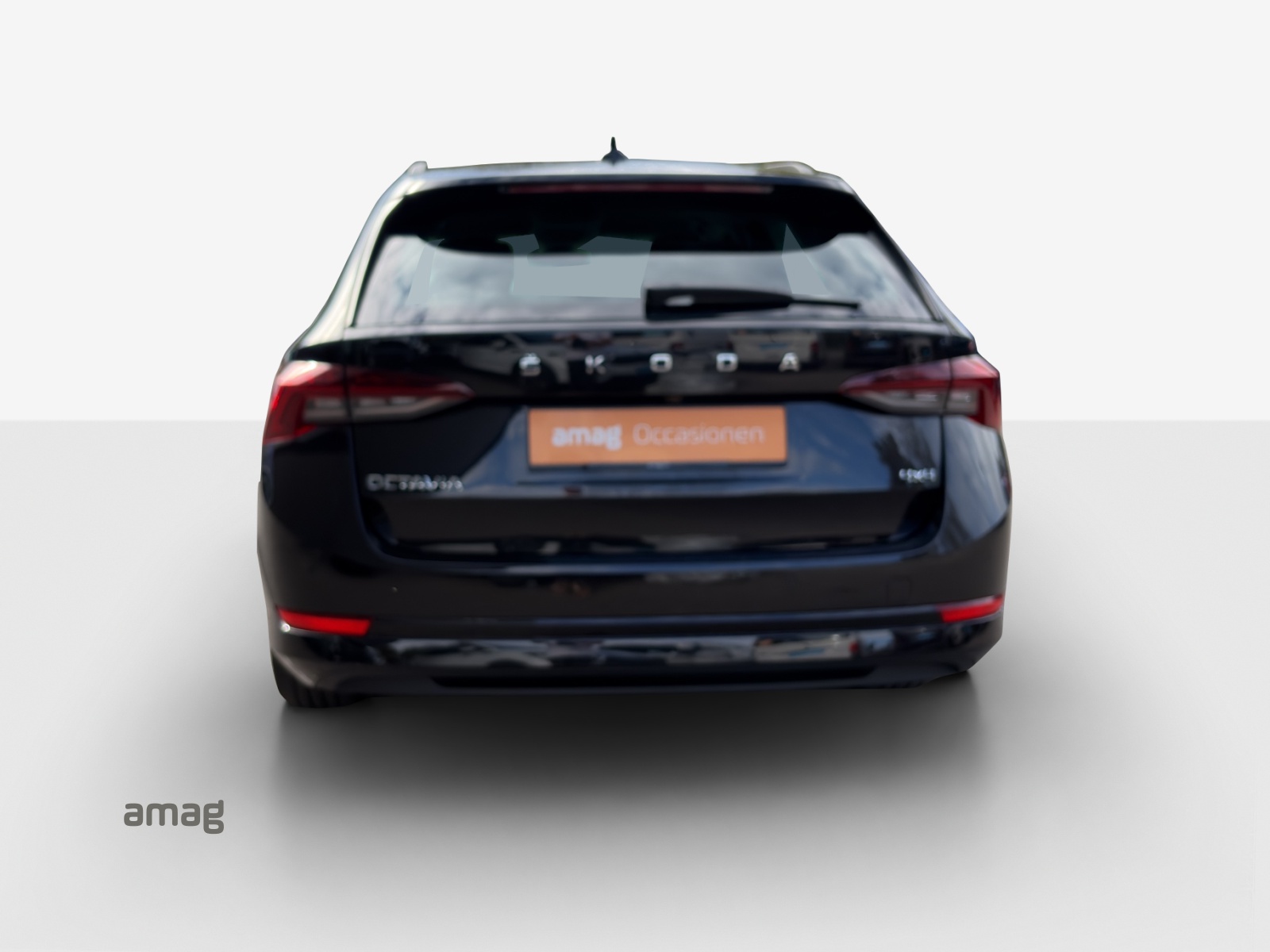 SKODA Octavia Combi 2.0 TSI Style DSG 4x4-image-3